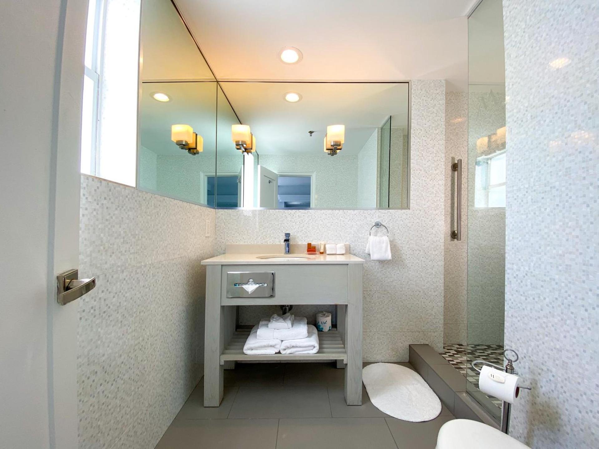 Marseilles Beachfront Hotel photo 47