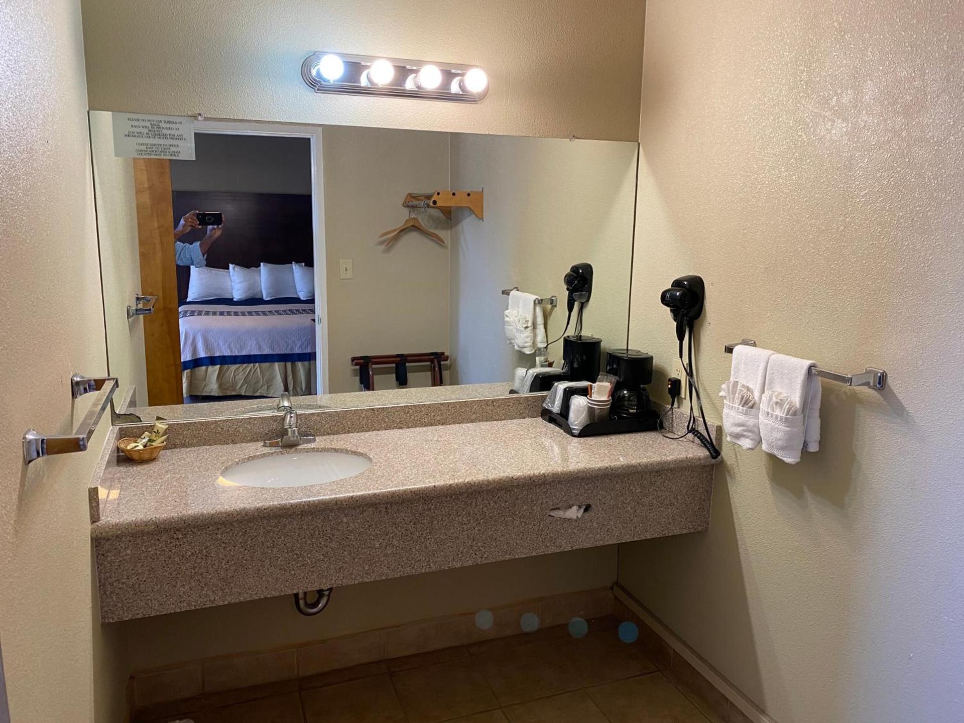 Vino Inn & Suites photo 21