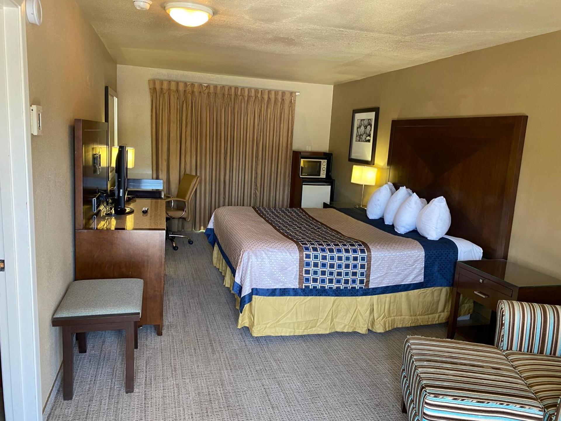 Vino Inn & Suites photo 24
