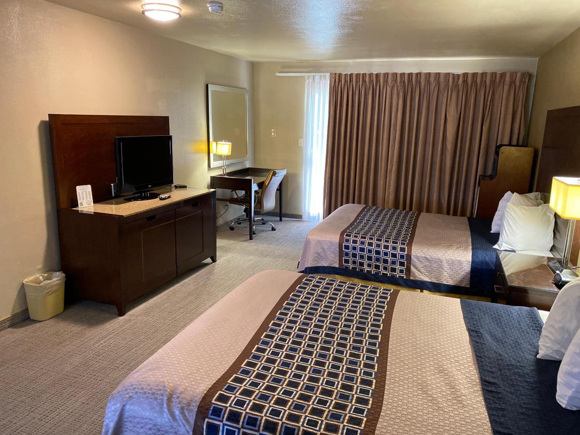 Vino Inn & Suites photo 26