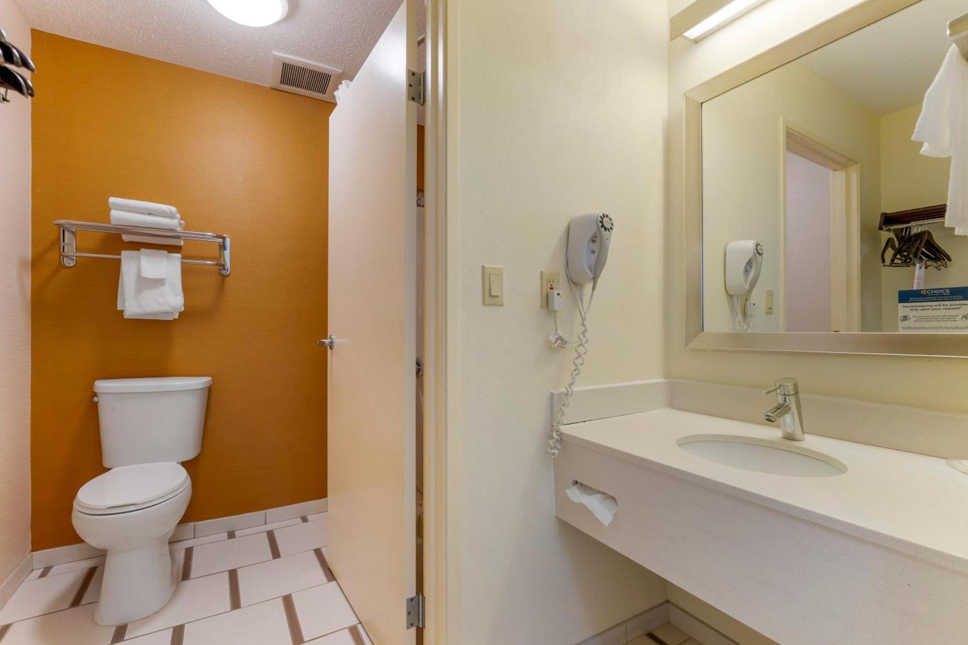 Quality Inn & Suites Keokuk North photo 32