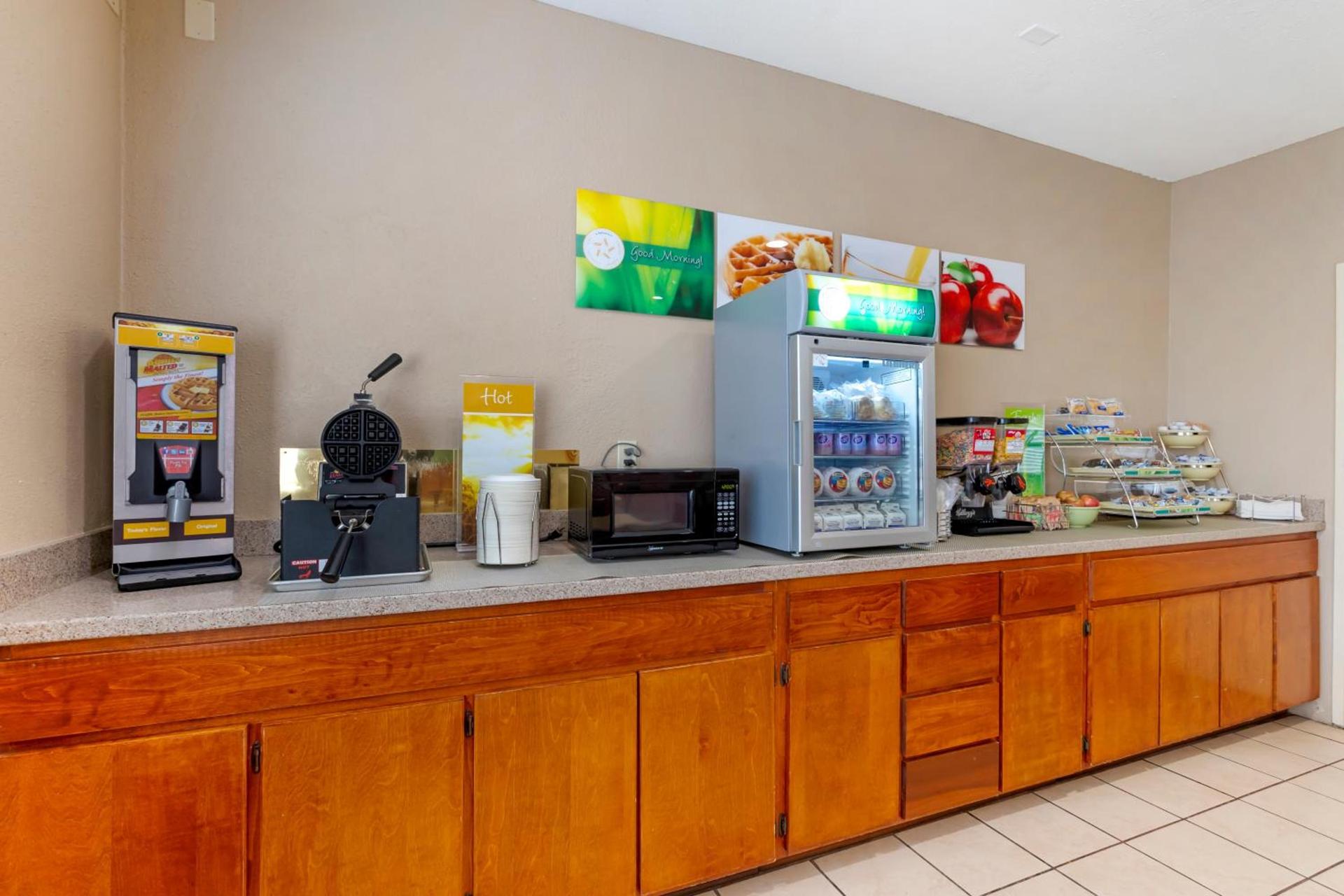 Quality Inn & Suites Keokuk North photo 27