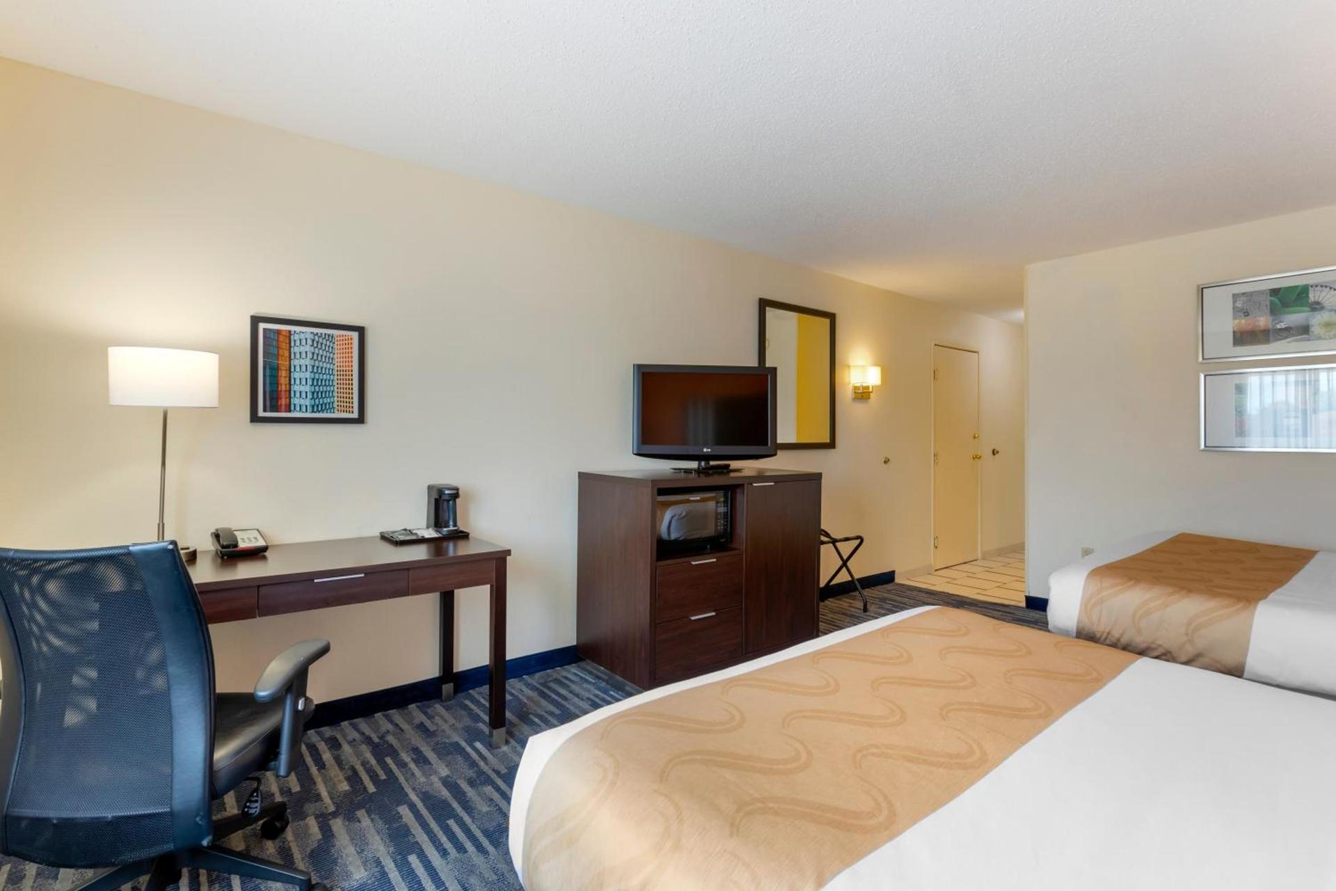 Quality Inn & Suites Keokuk North photo 37