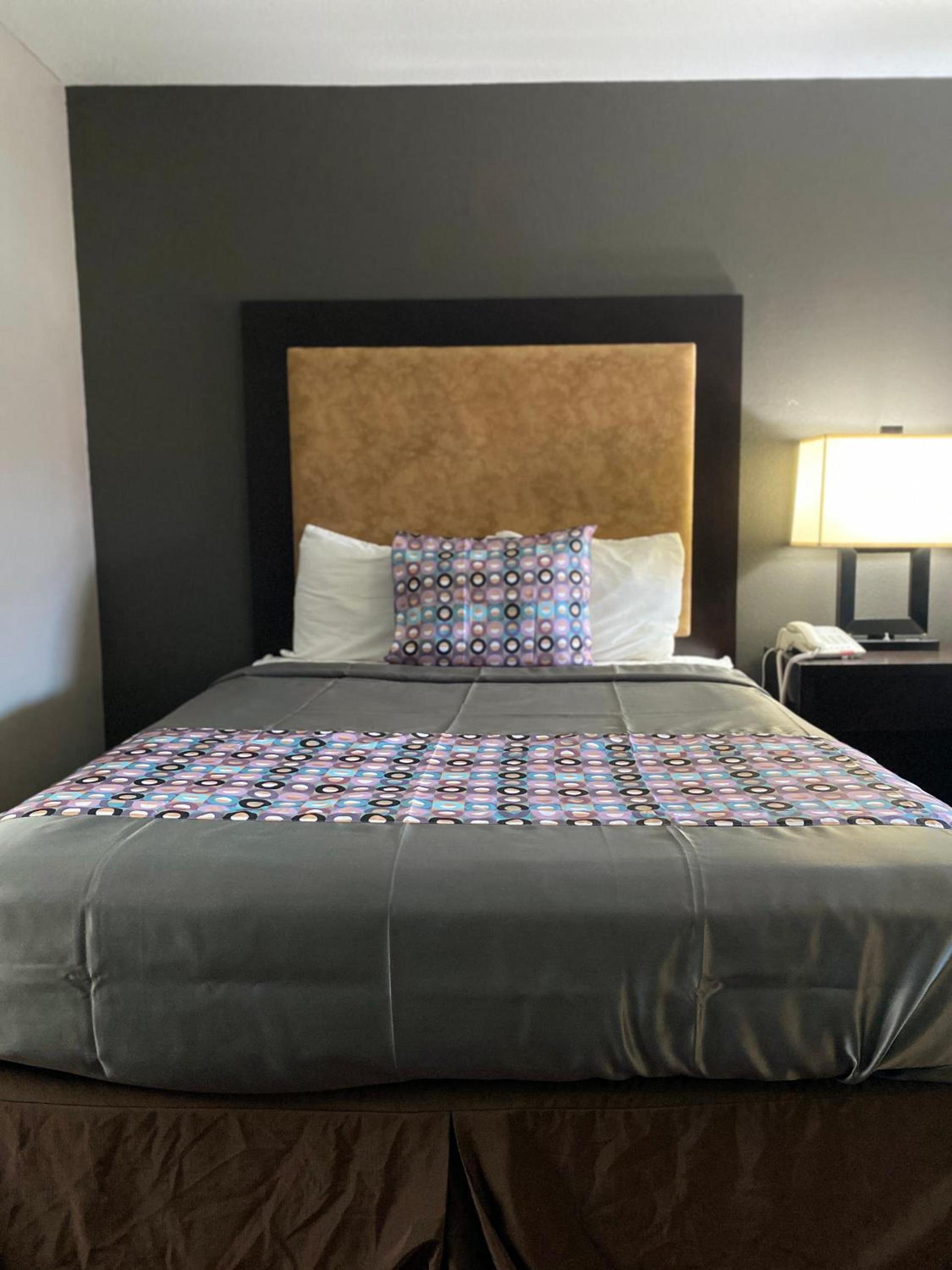 Island Suites Bay City photo 12