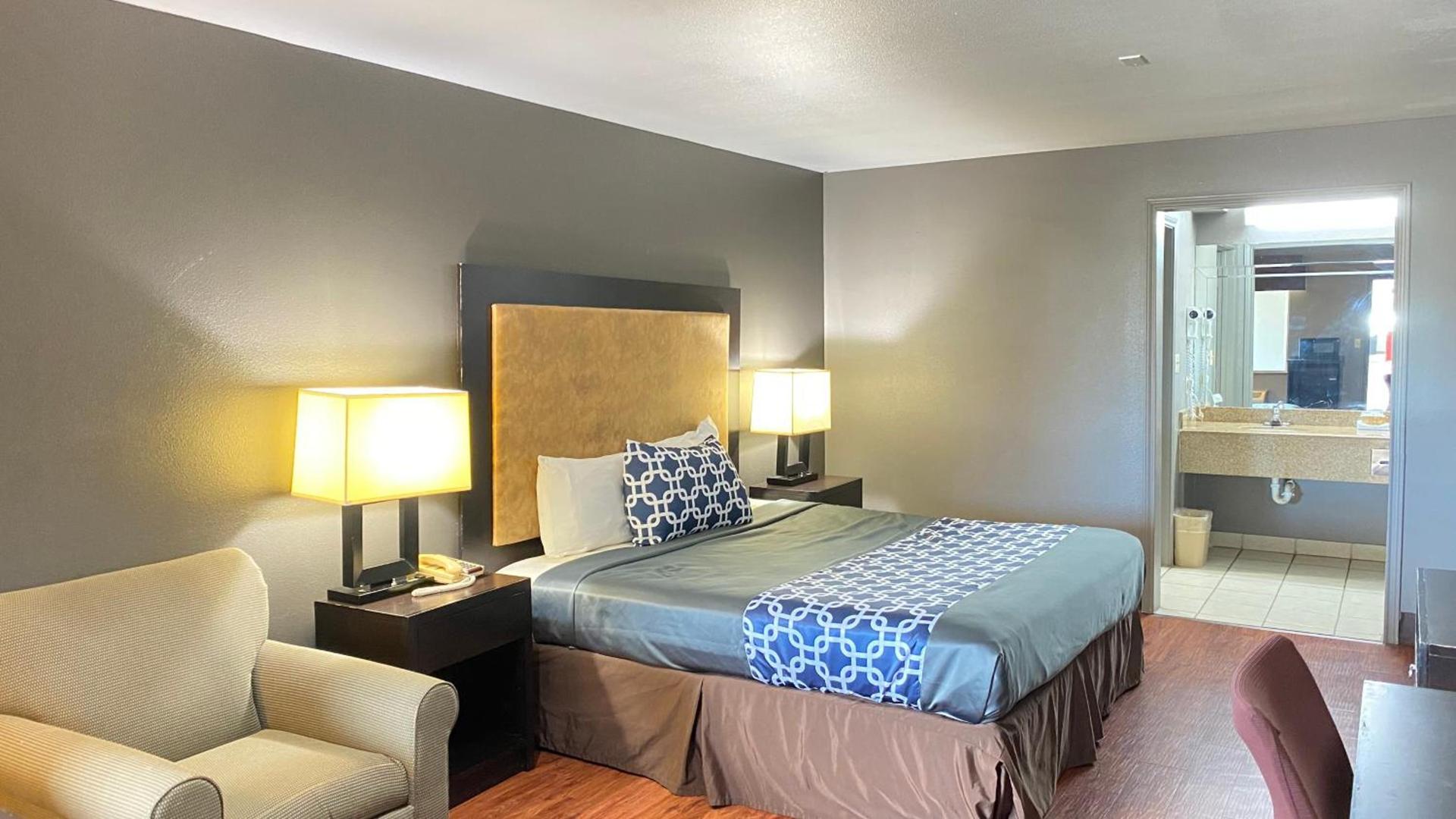 Island Suites Bay City photo 3