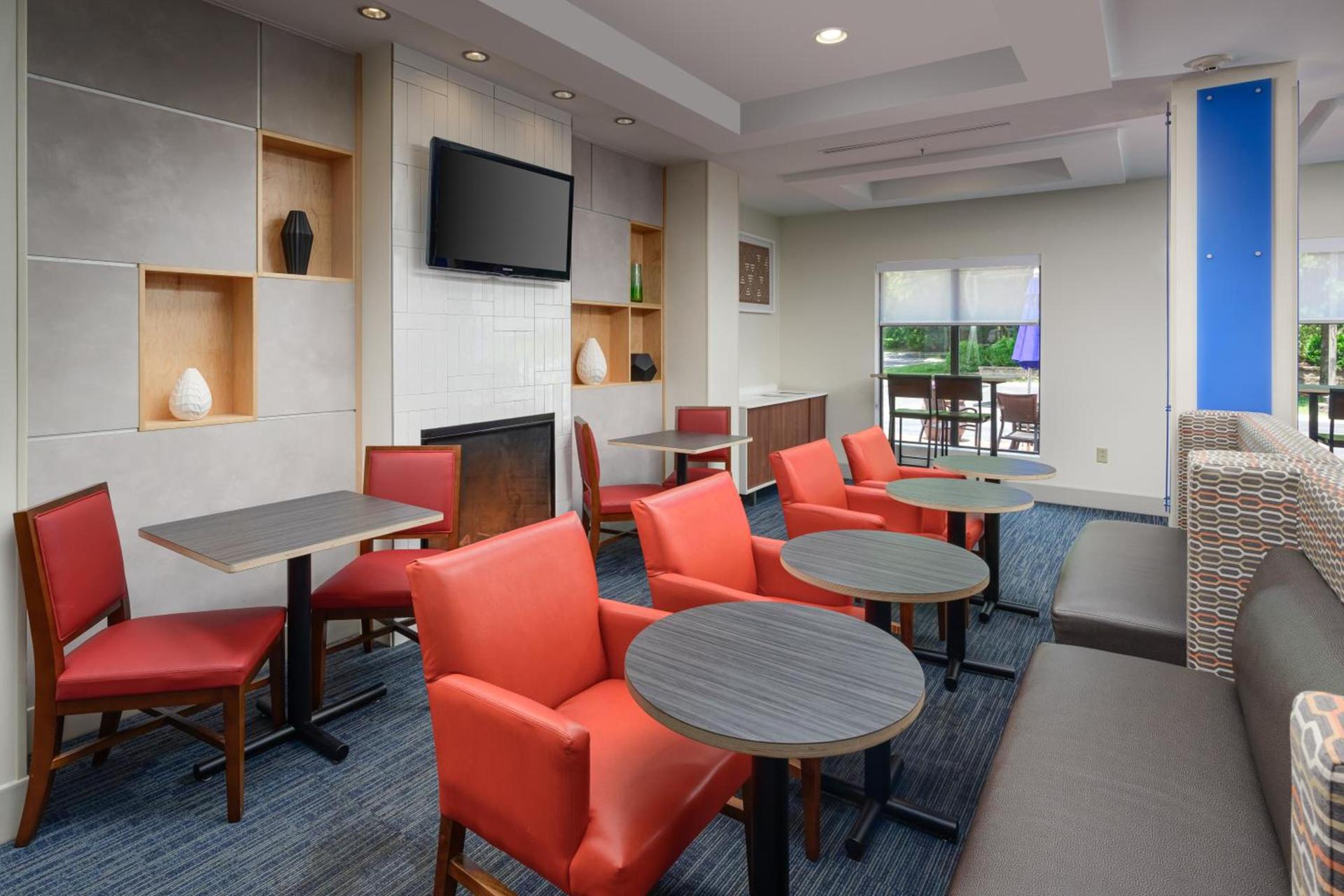 Holiday Inn Express - Tullahoma by IHG photo 23
