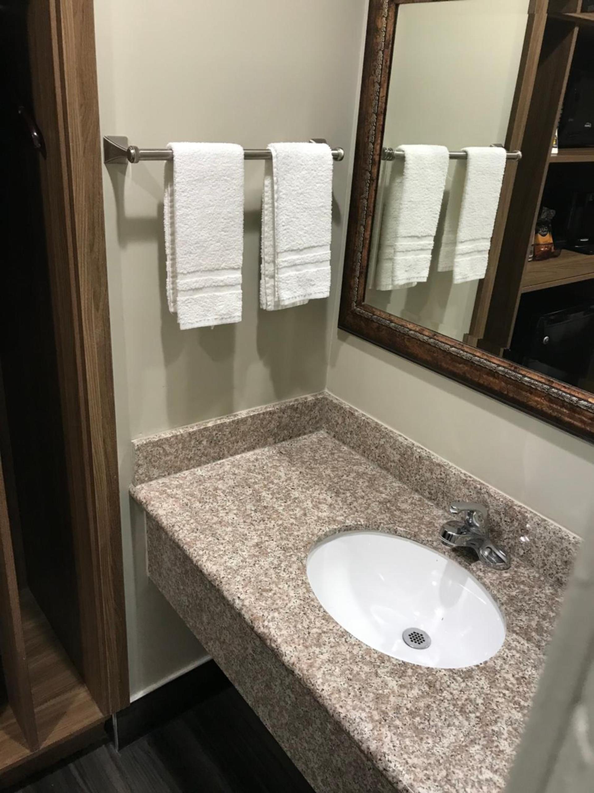 Hyland Inn Brea photo 25