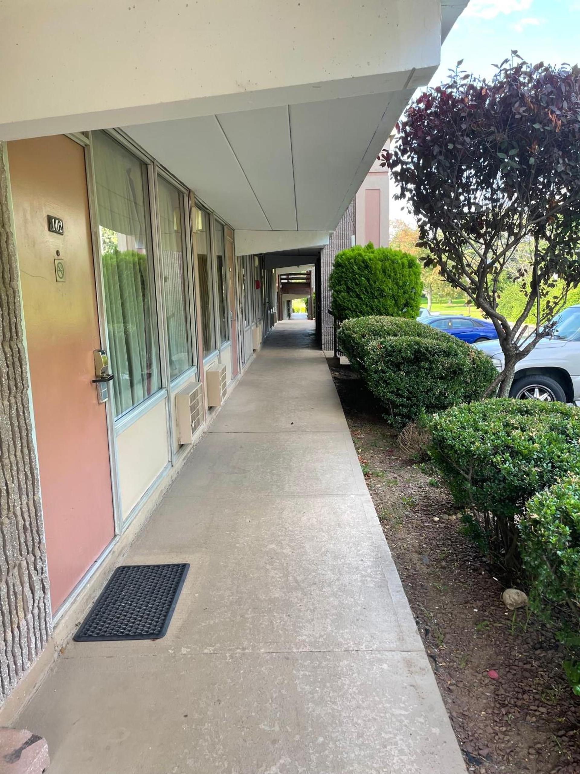 Travelers Inn photo 8