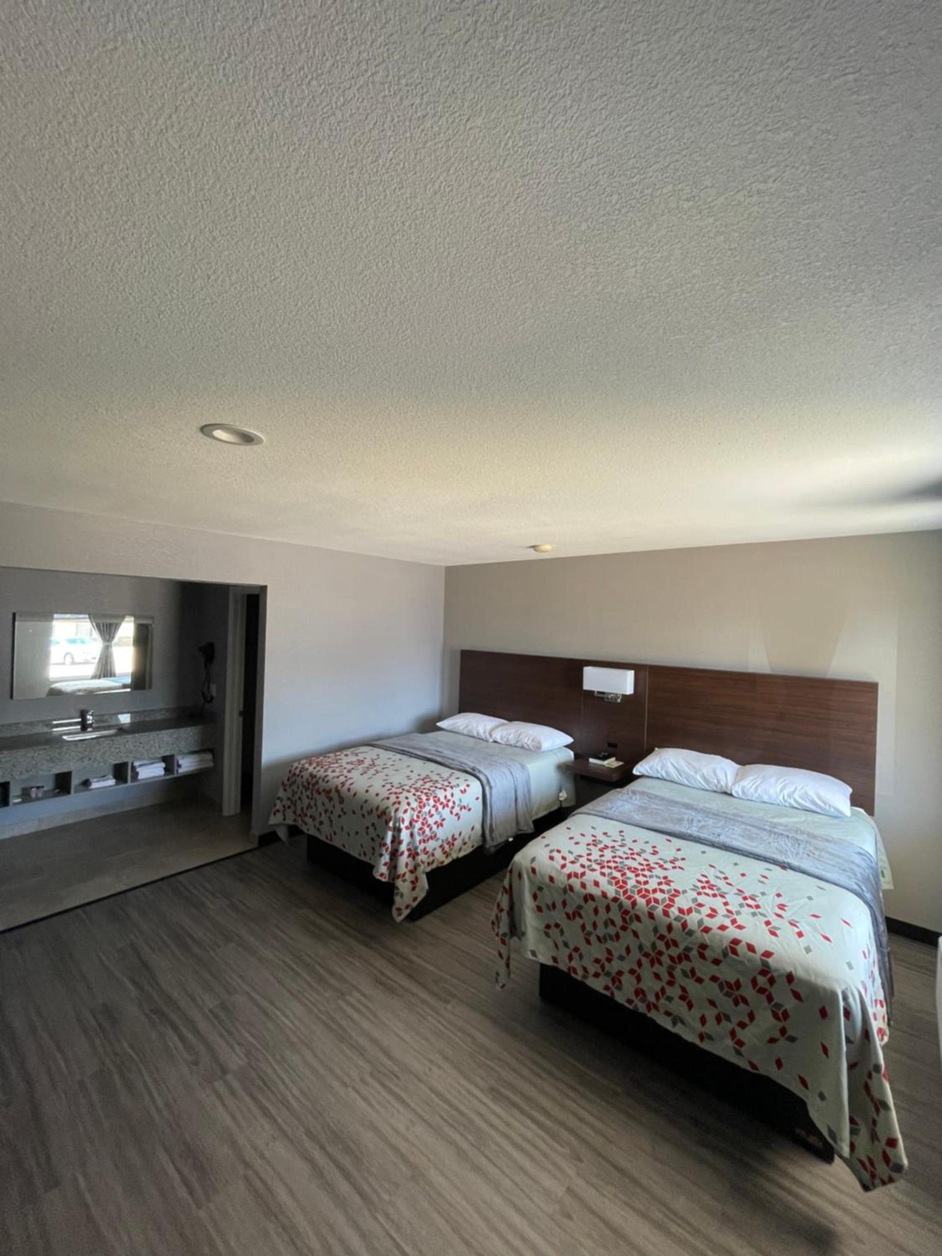 Ridge Motel photo 35