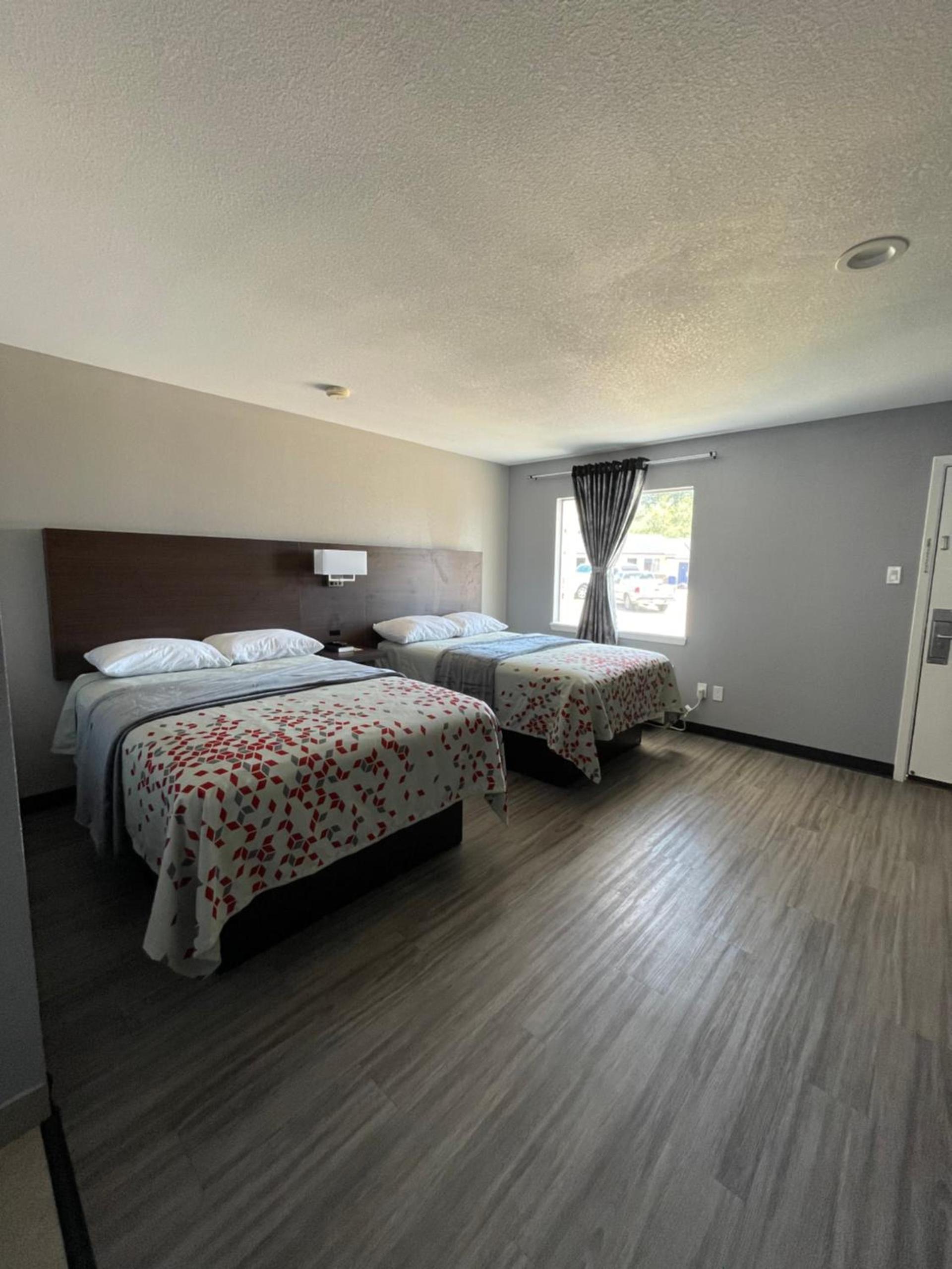 Ridge Motel photo 12