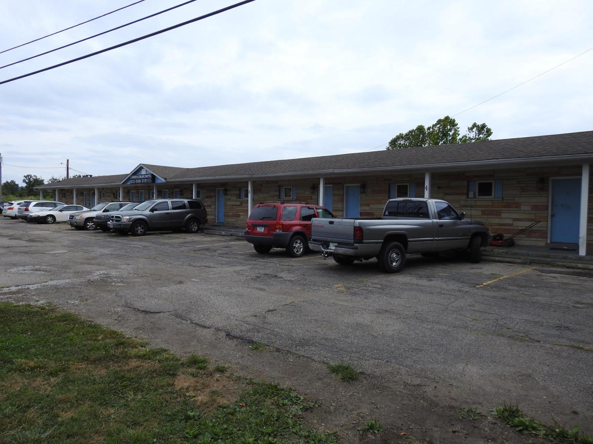 LAWRENCEBURG MOTEL photo 5