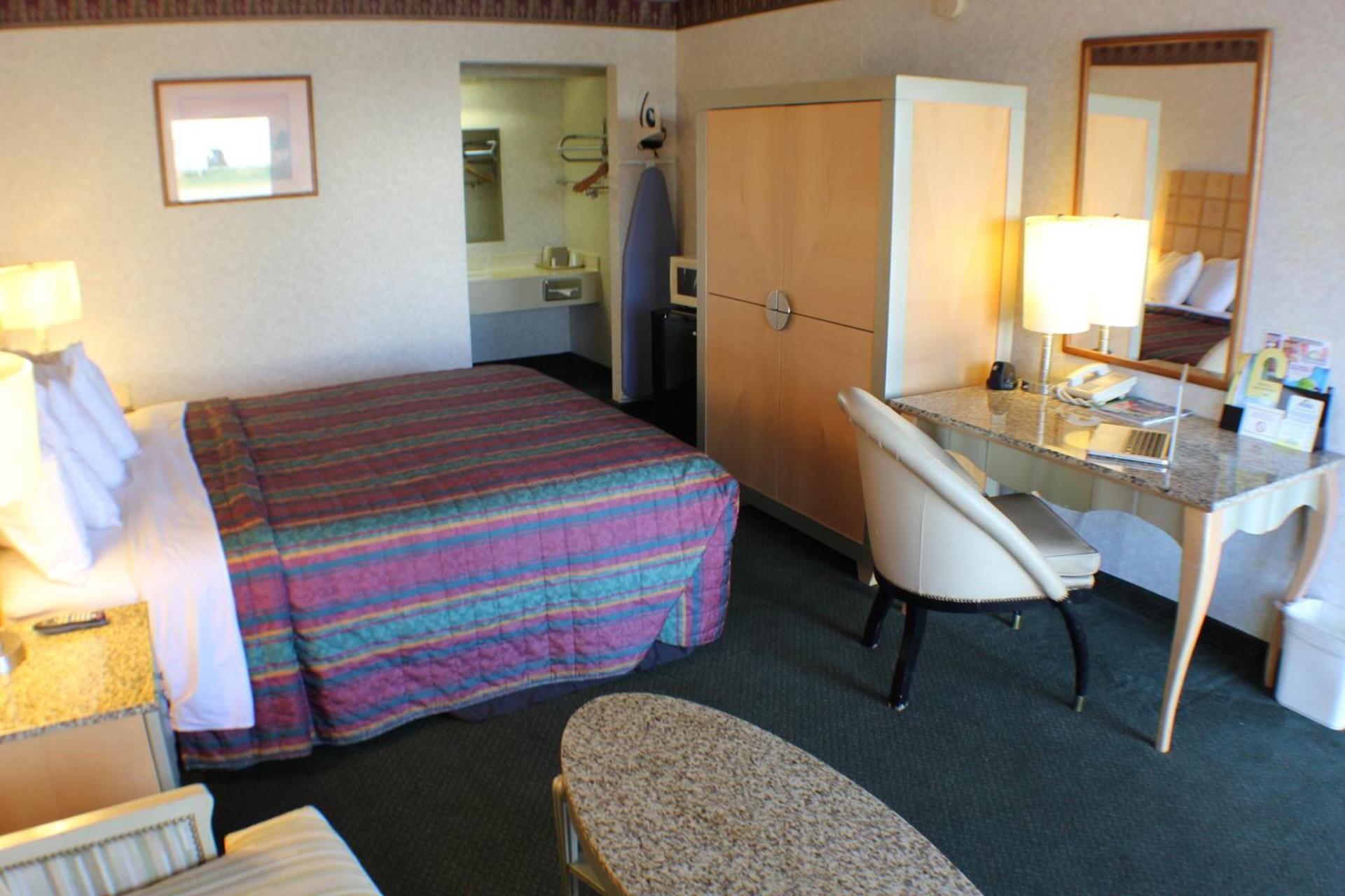 Days Inn by Wyndham Greeneville photo 19