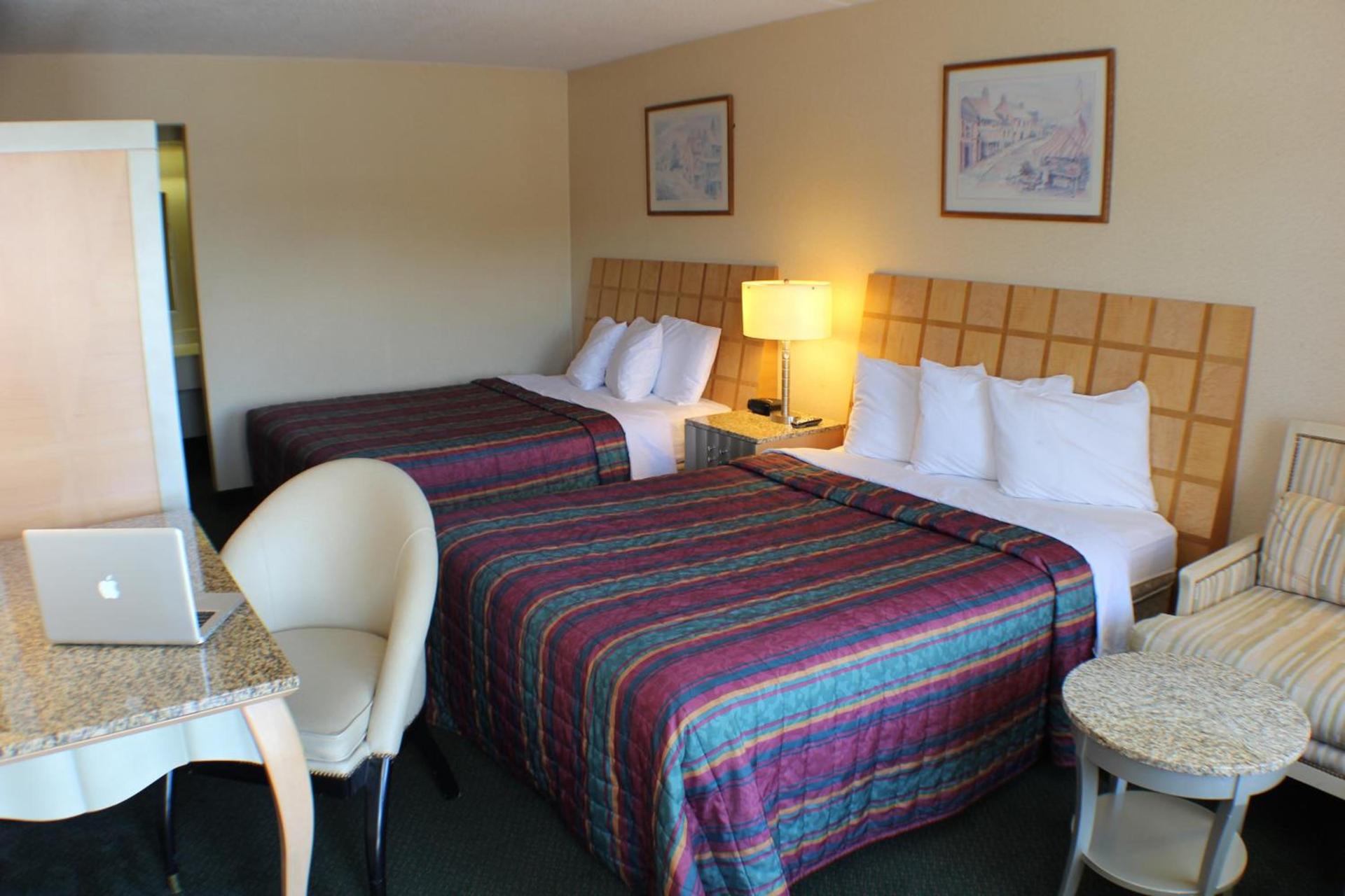 Days Inn by Wyndham Greeneville photo 18