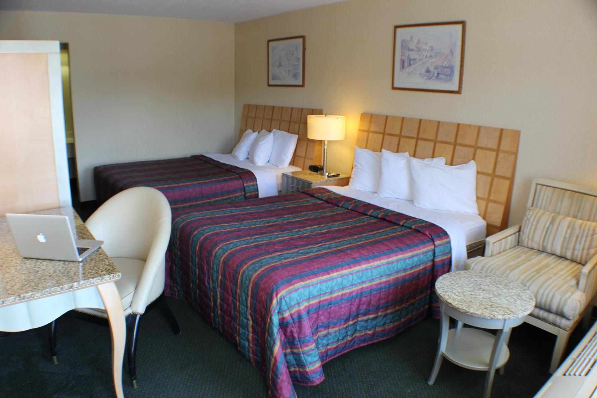 Days Inn by Wyndham Greeneville photo 23