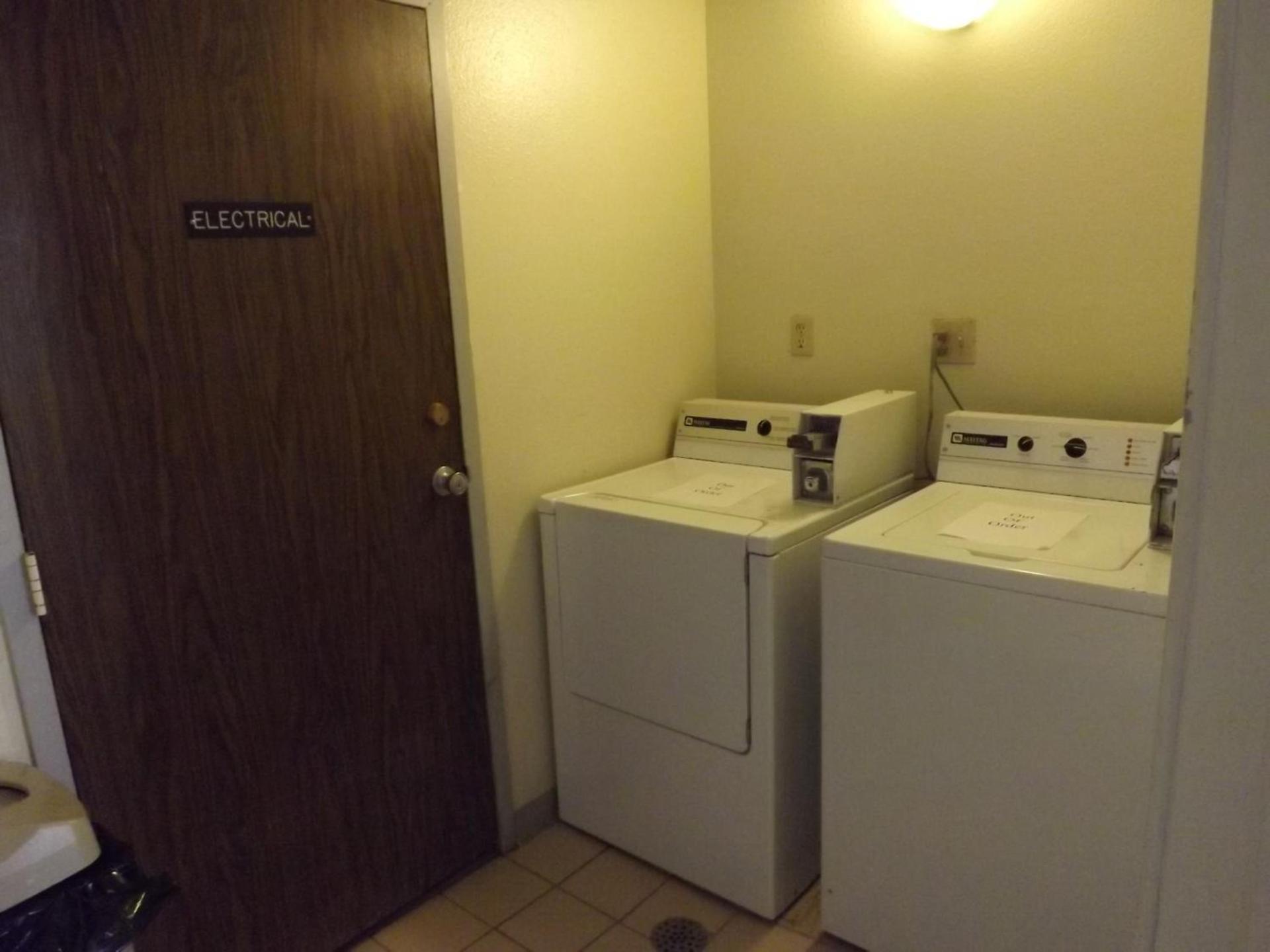 Super 8 by Wyndham Sterling CO photo 18