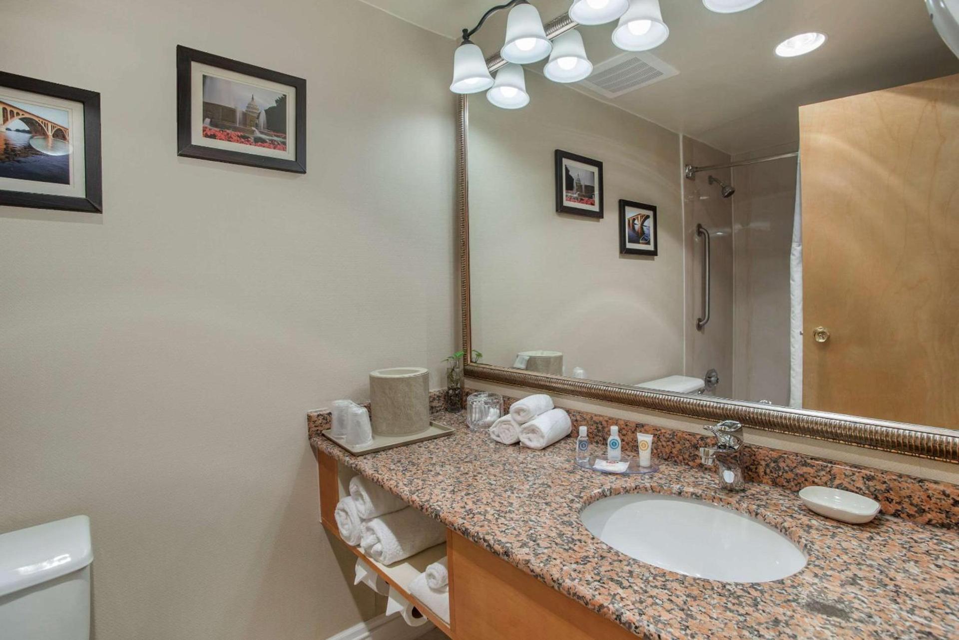 Comfort Inn Shady Grove - Gaithersburg - Rockville photo 6