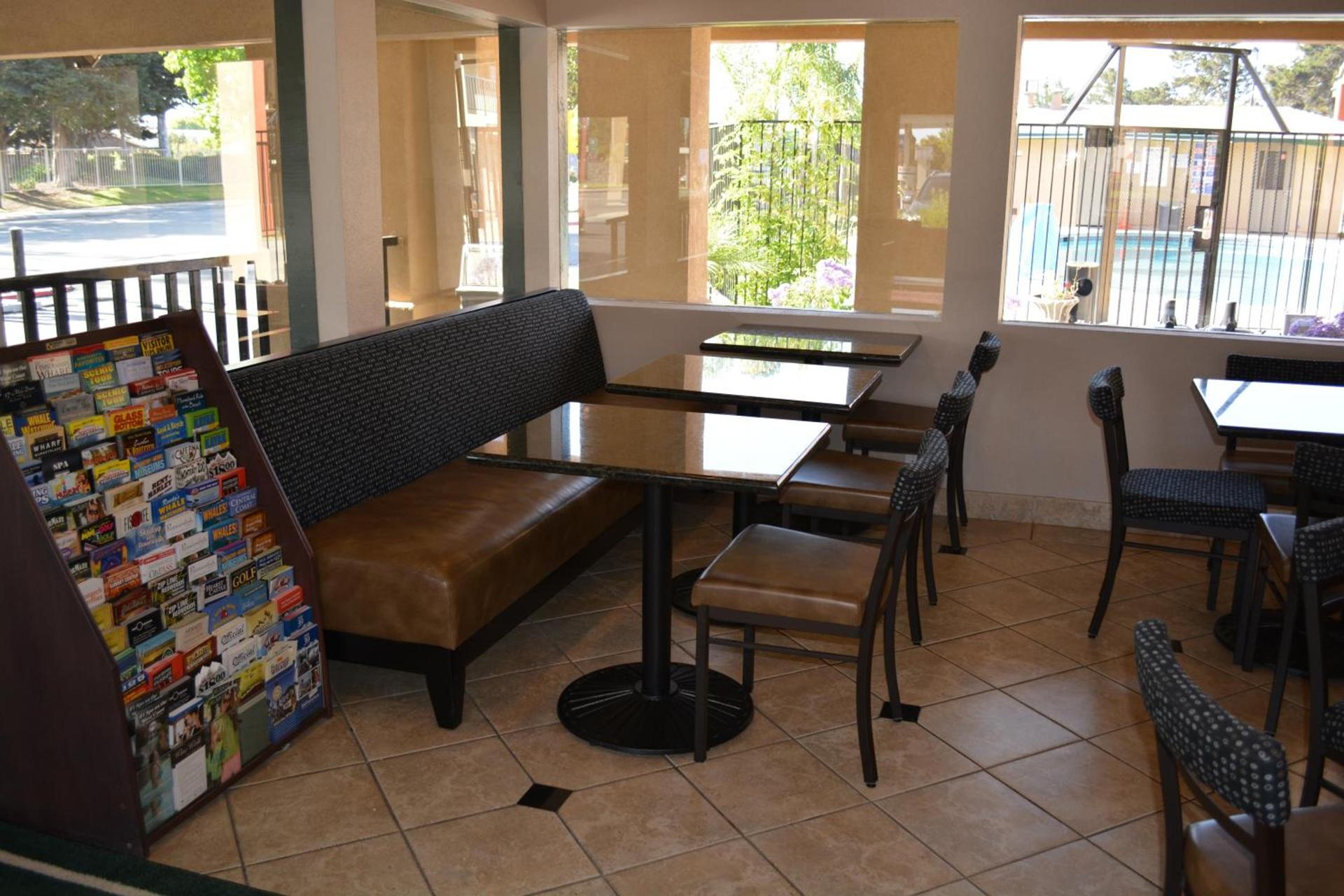 Super 8 by Wyndham Salinas photo 8