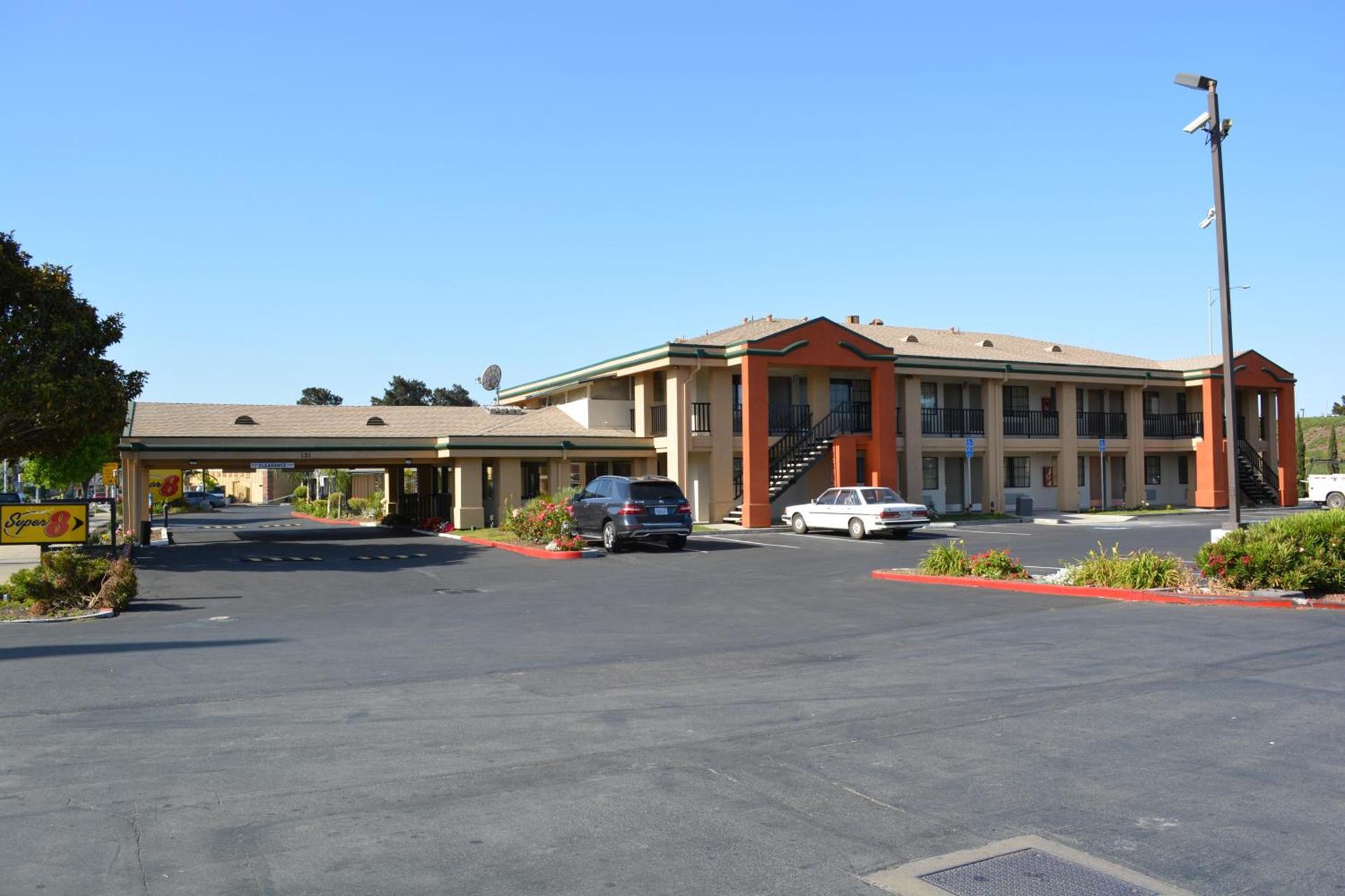Super 8 by Wyndham Salinas photo 19