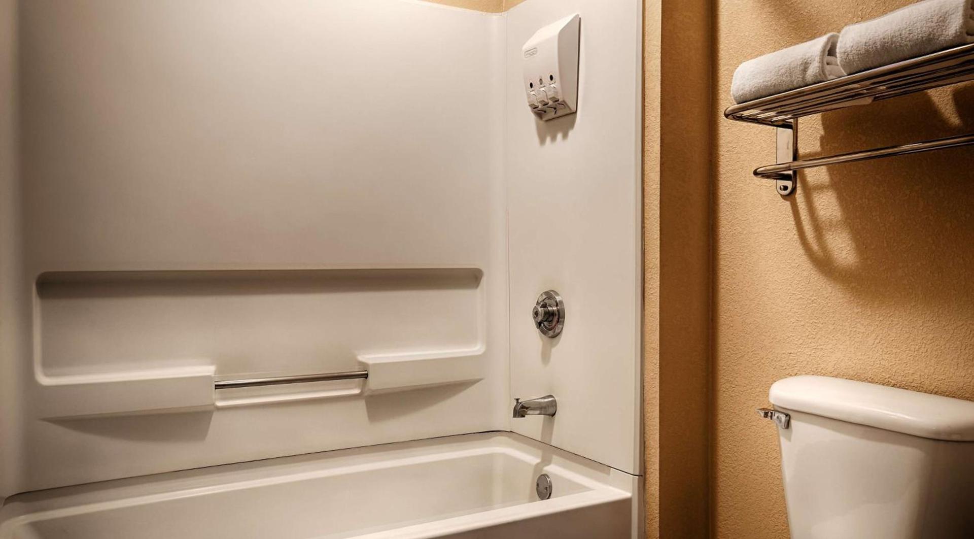 Bestway Inn photo 11