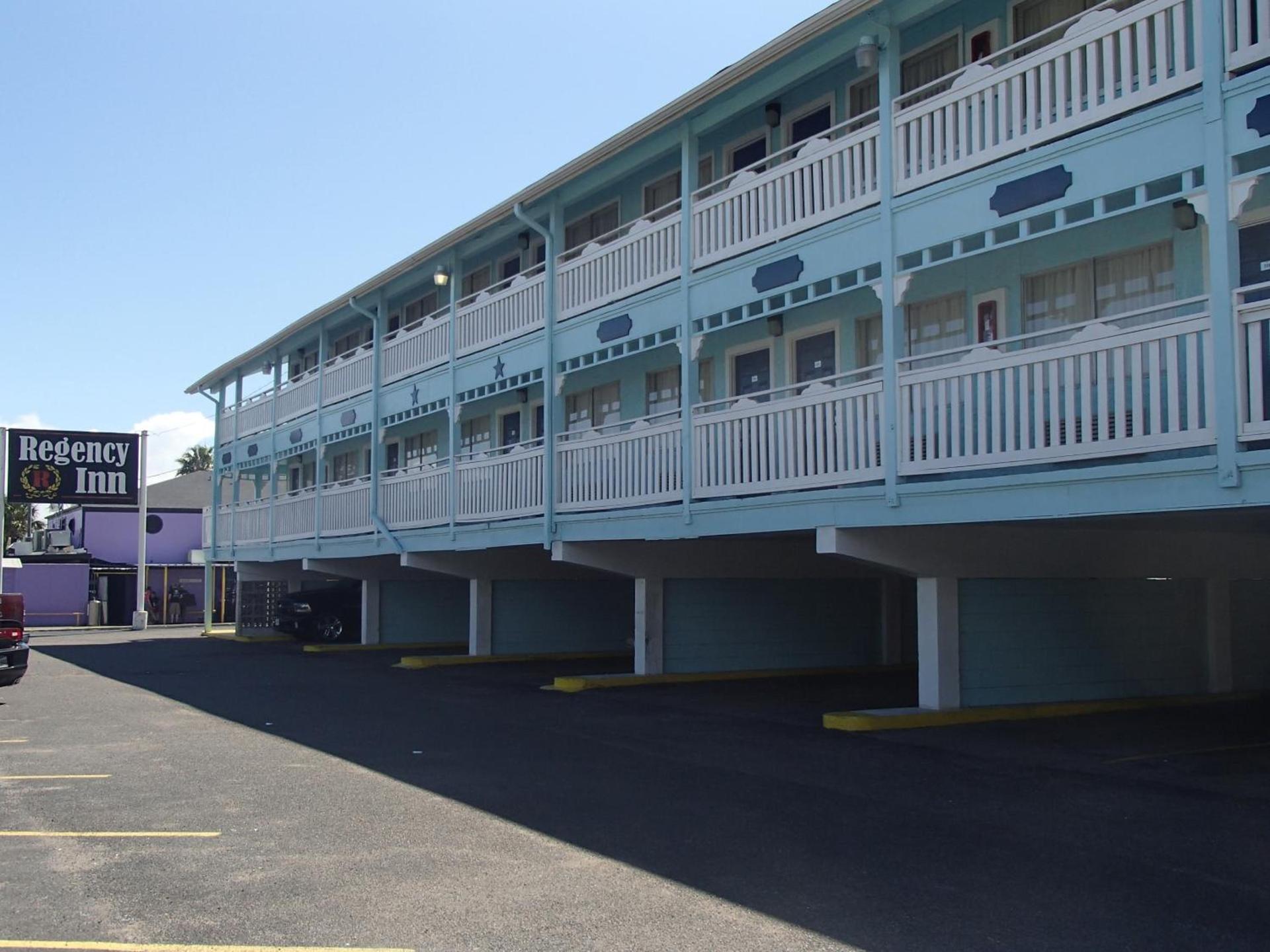 Regency Inn Motel by the Beach photo 3