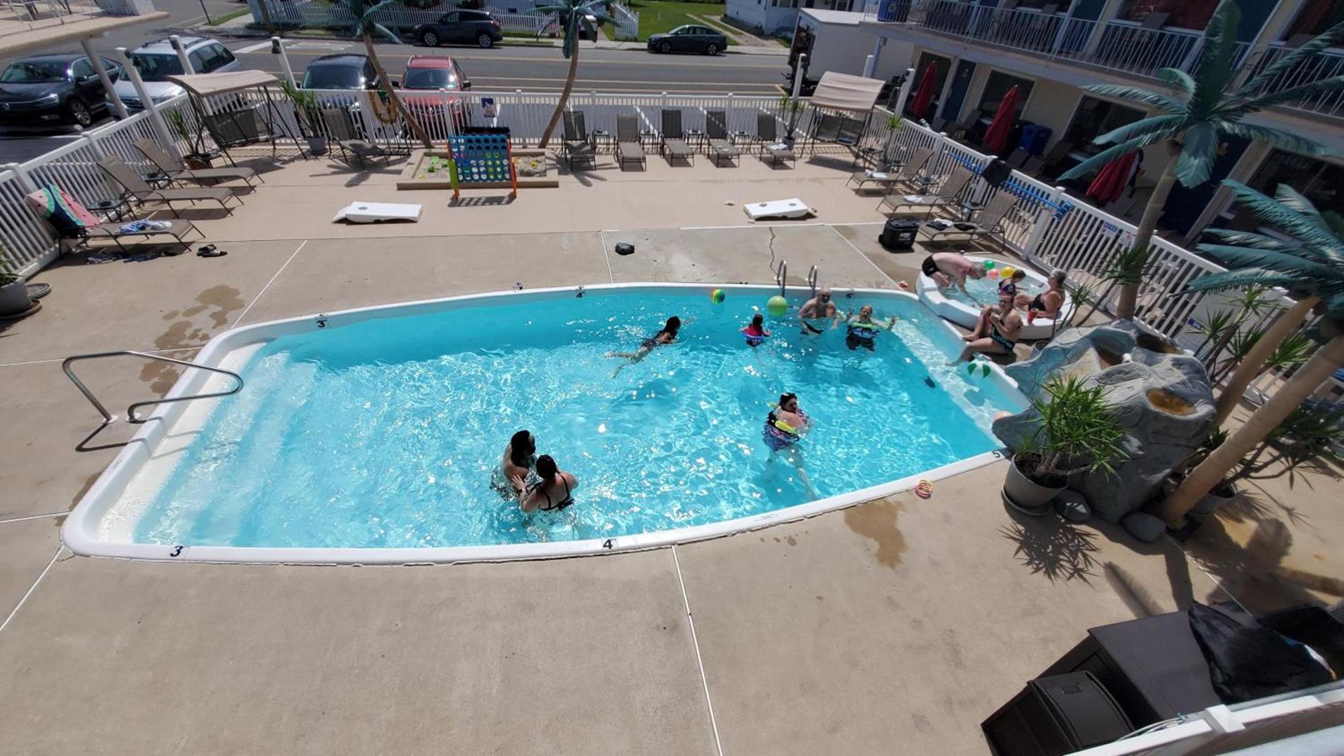 Sandbox Motel photo 3
