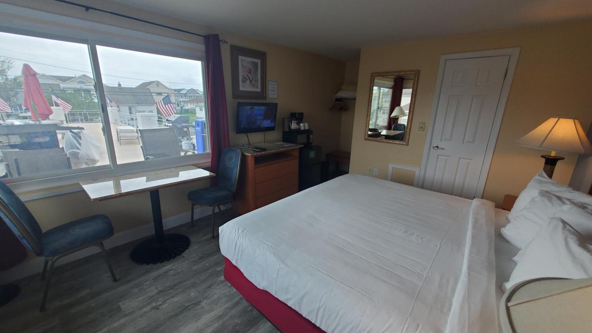 Sandbox Motel photo 18
