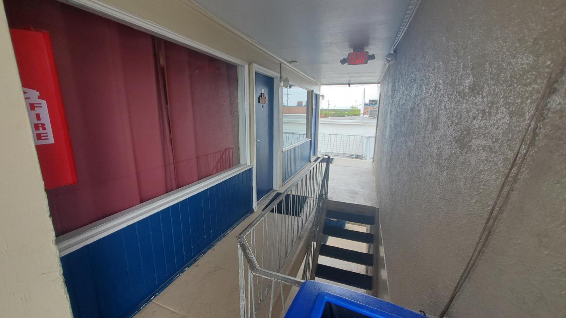 Sandbox Motel photo 19