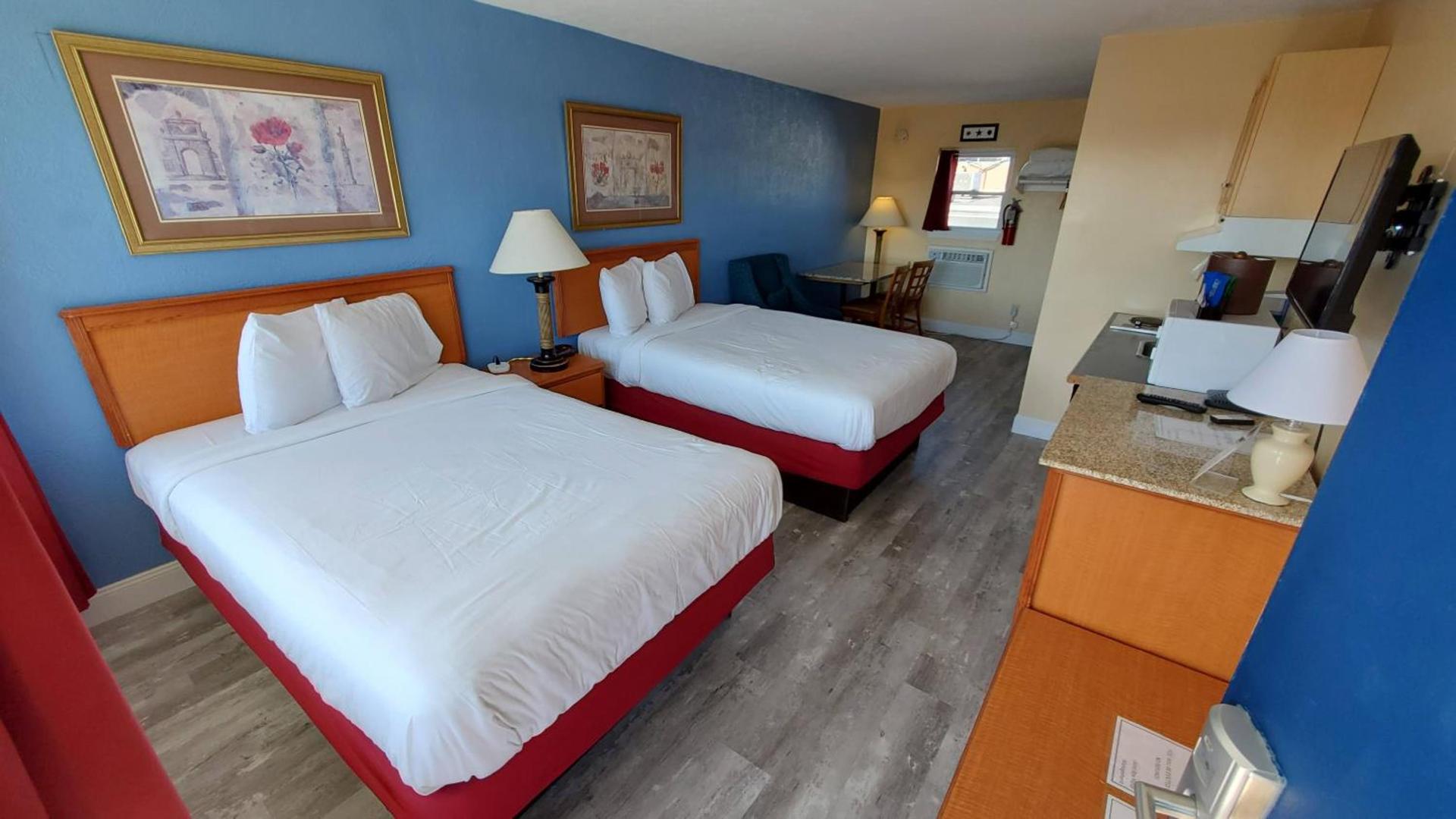 Sandbox Motel photo 21