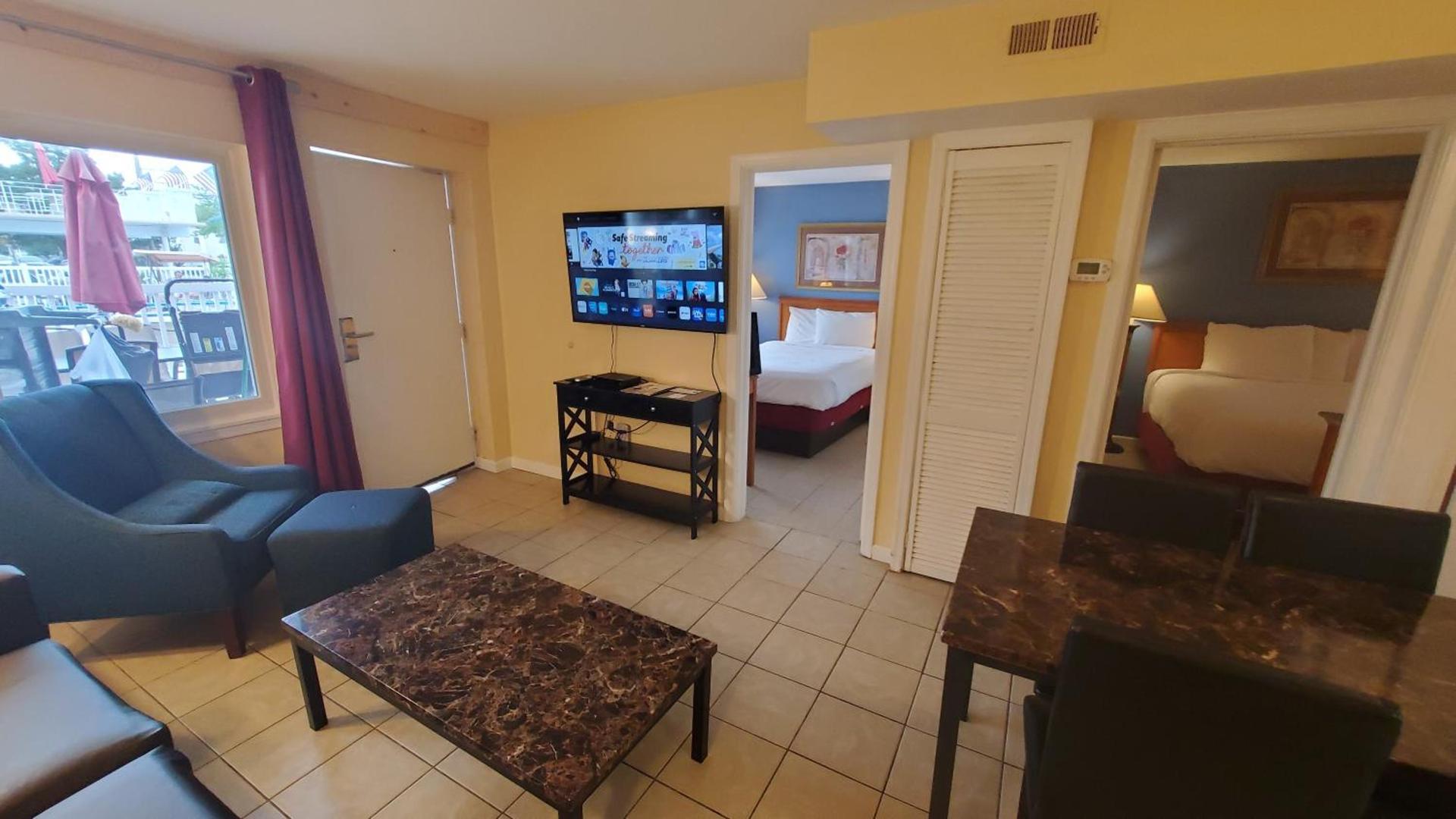 Sandbox Motel photo 27