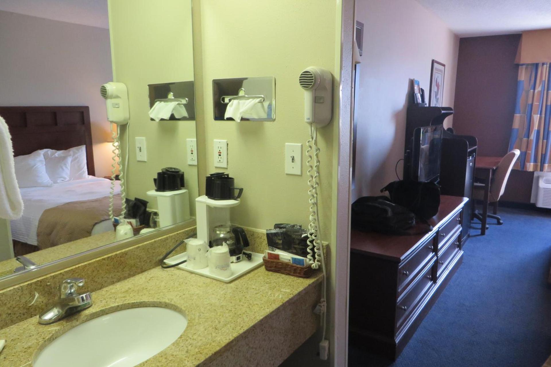 Baymont by Wyndham Boone photo 17