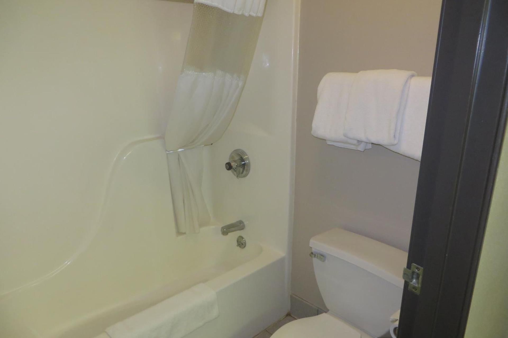 Baymont by Wyndham Boone photo 18