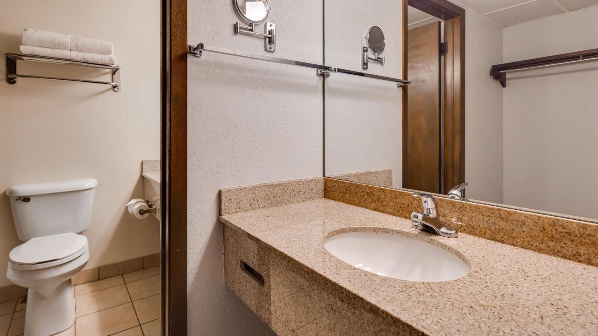 Best Western Angus Inn photo 19