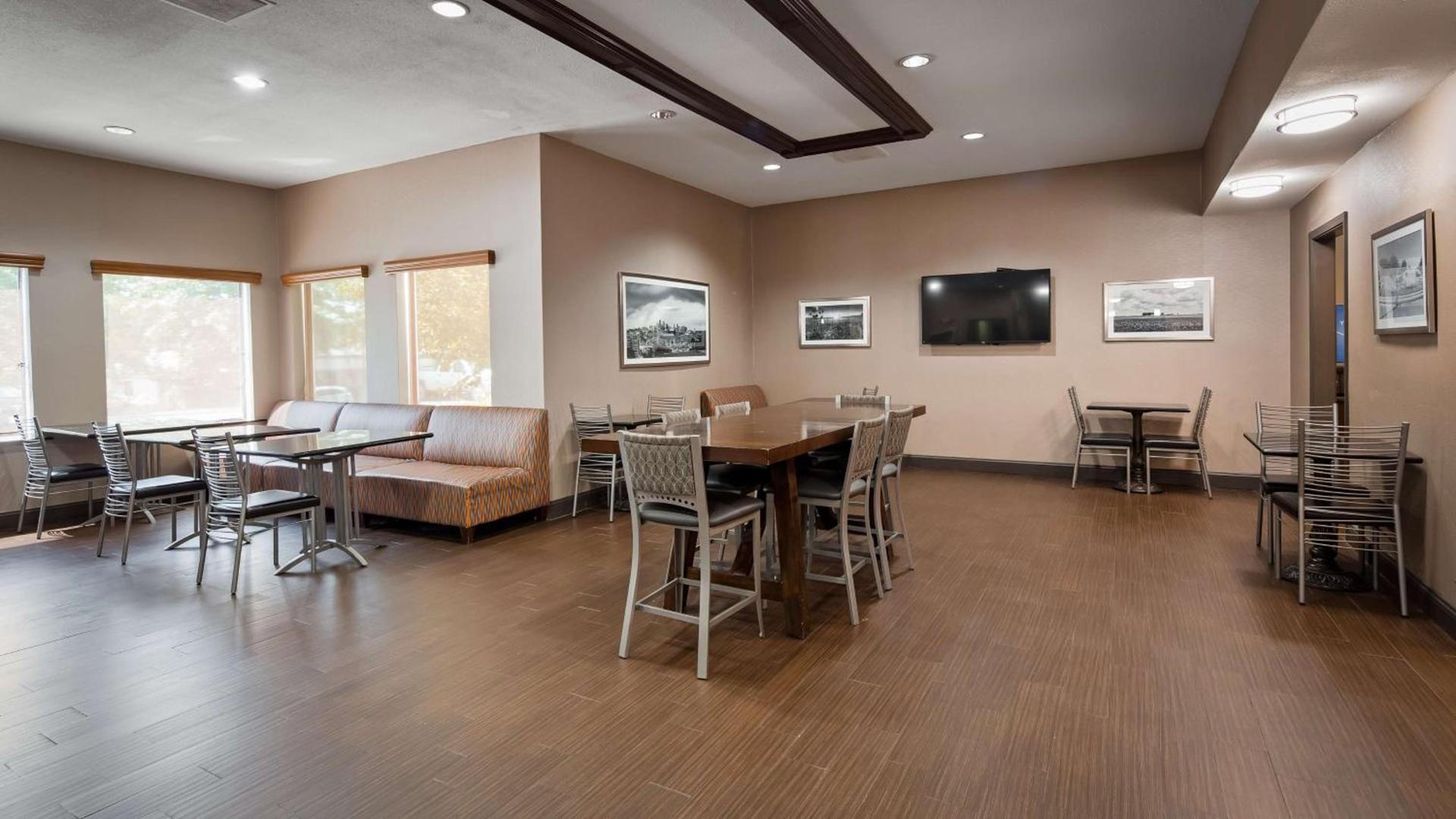 Best Western Plus Lee's Summit Hotel & Suites photo 25
