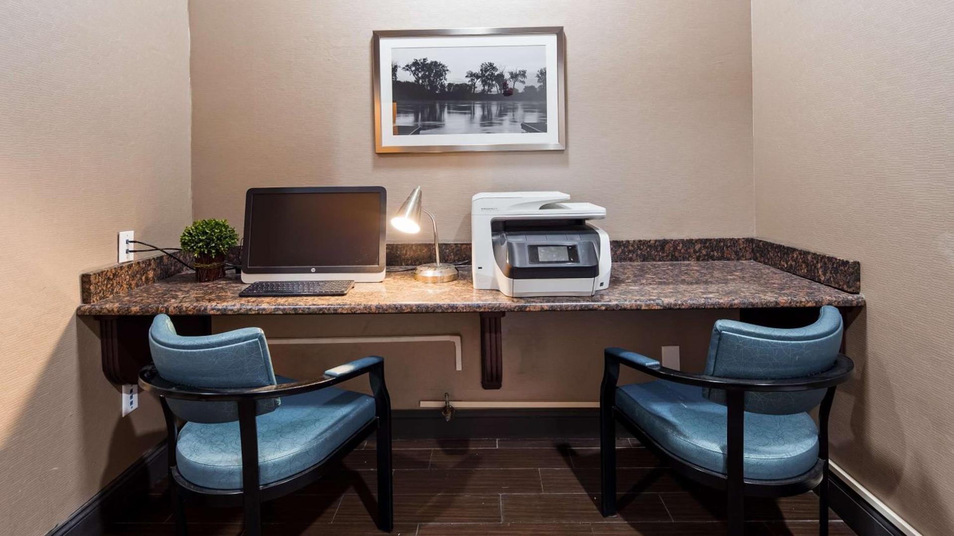 Best Western Plus Lee's Summit Hotel & Suites photo 9
