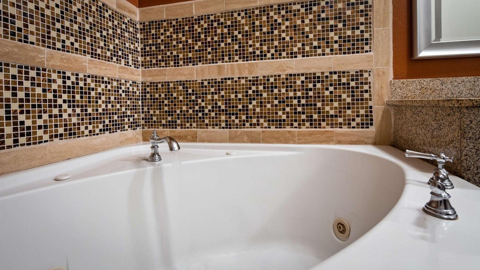 Best Western Plus Lee's Summit Hotel & Suites photo 16