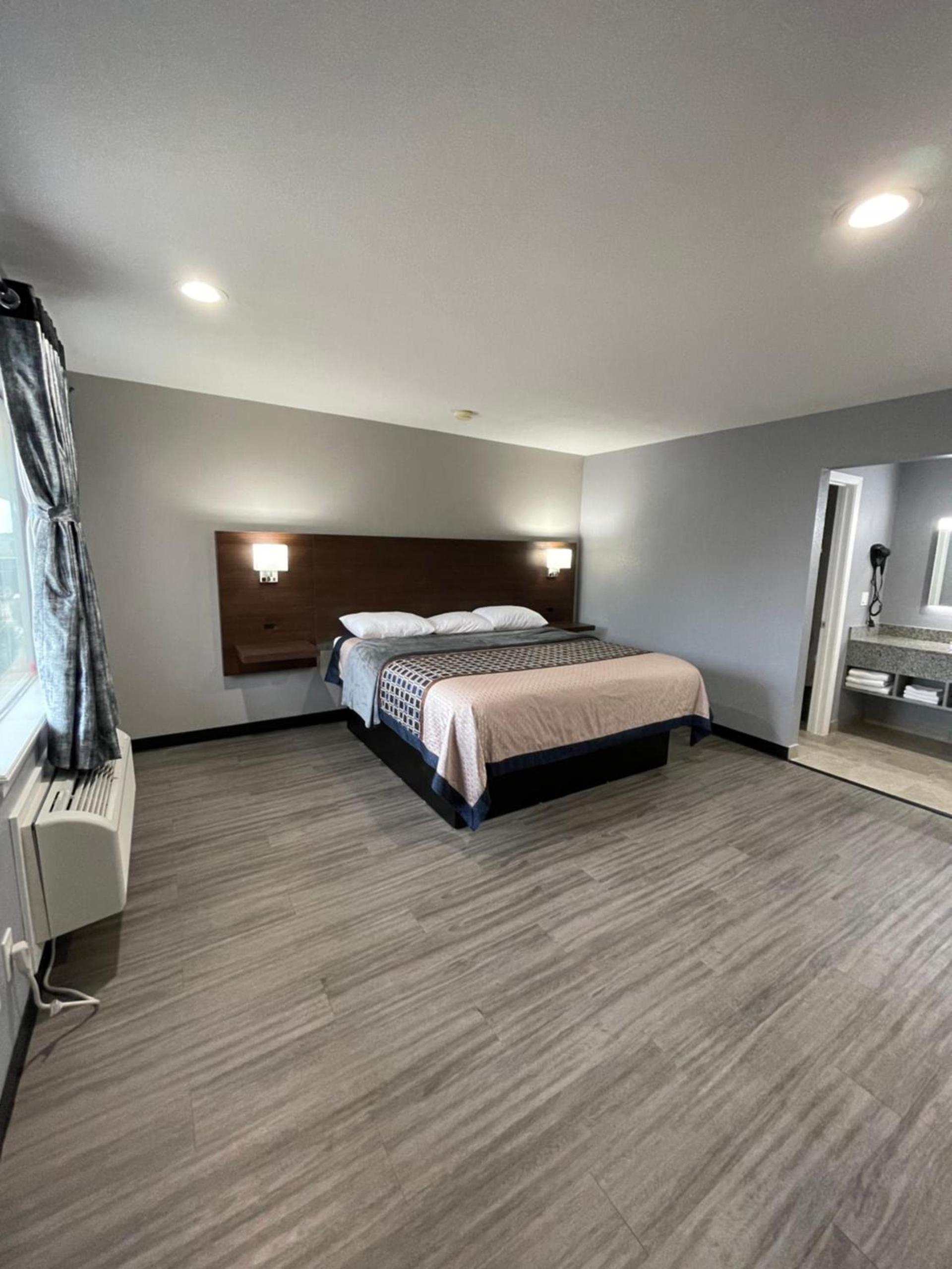 Ridge Motel photo 16