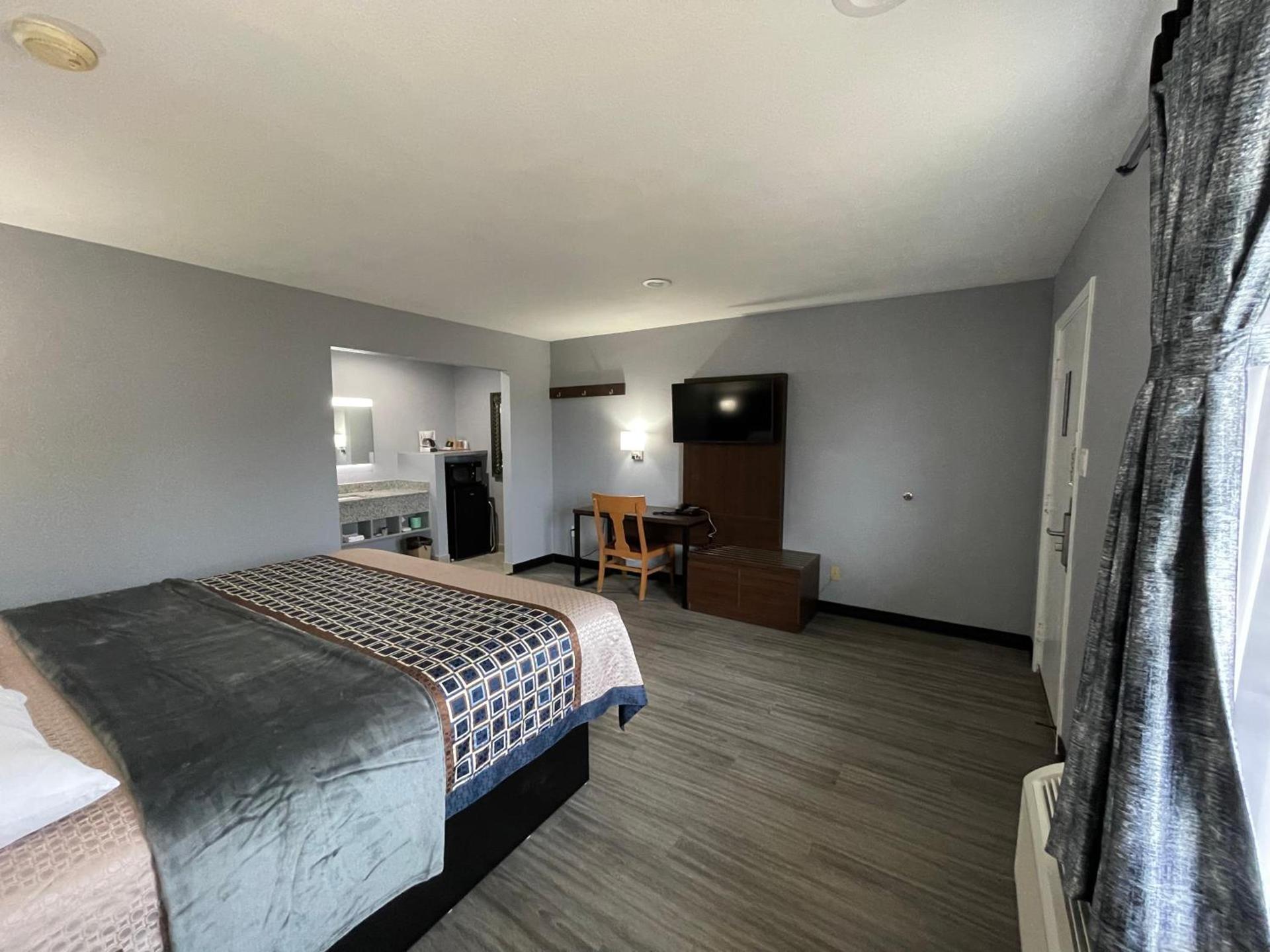 Ridge Motel photo 13