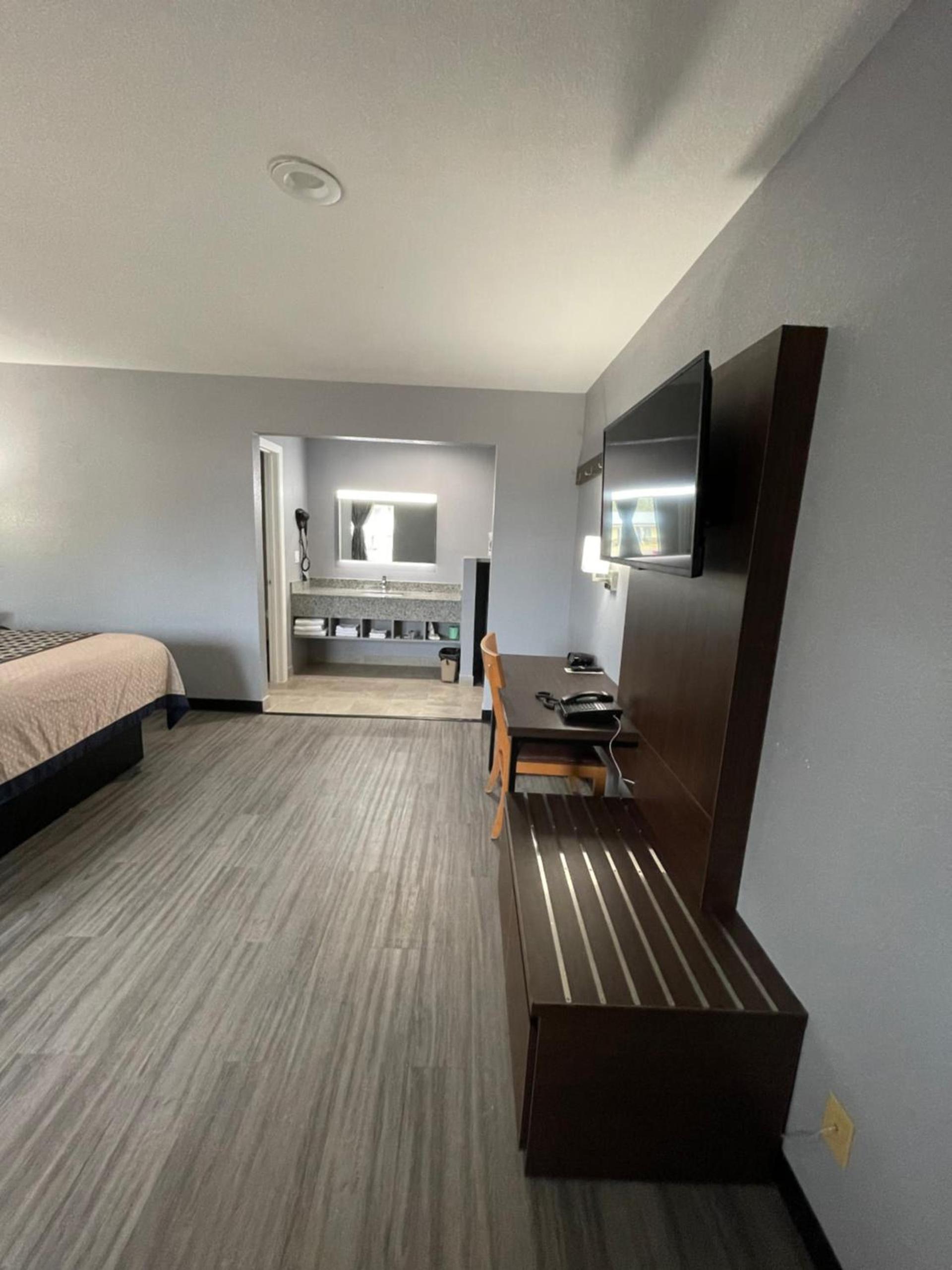 Ridge Motel photo 24