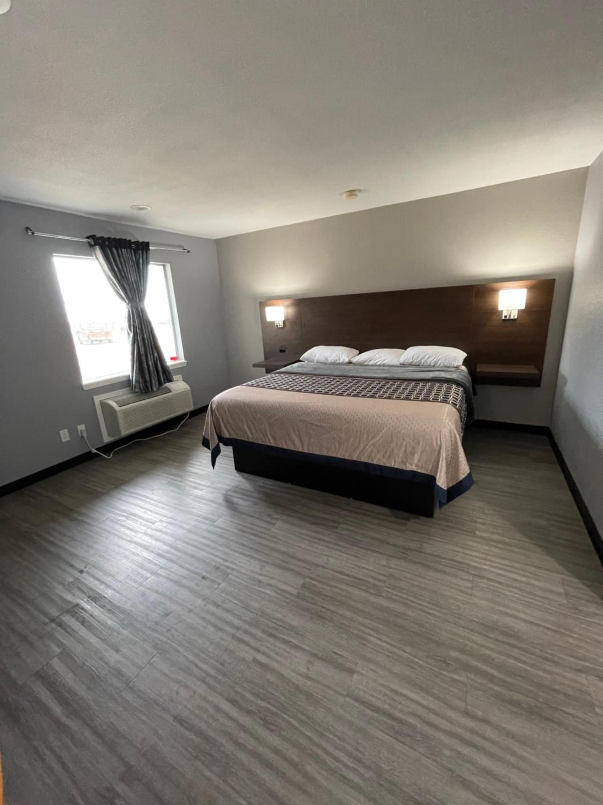 Ridge Motel photo 32