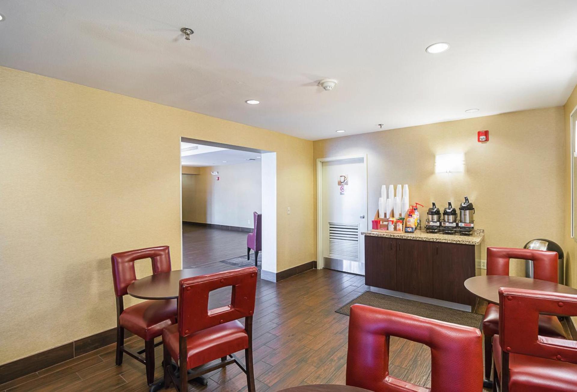 Red Roof Inn PLUS + Phoenix West photo 11