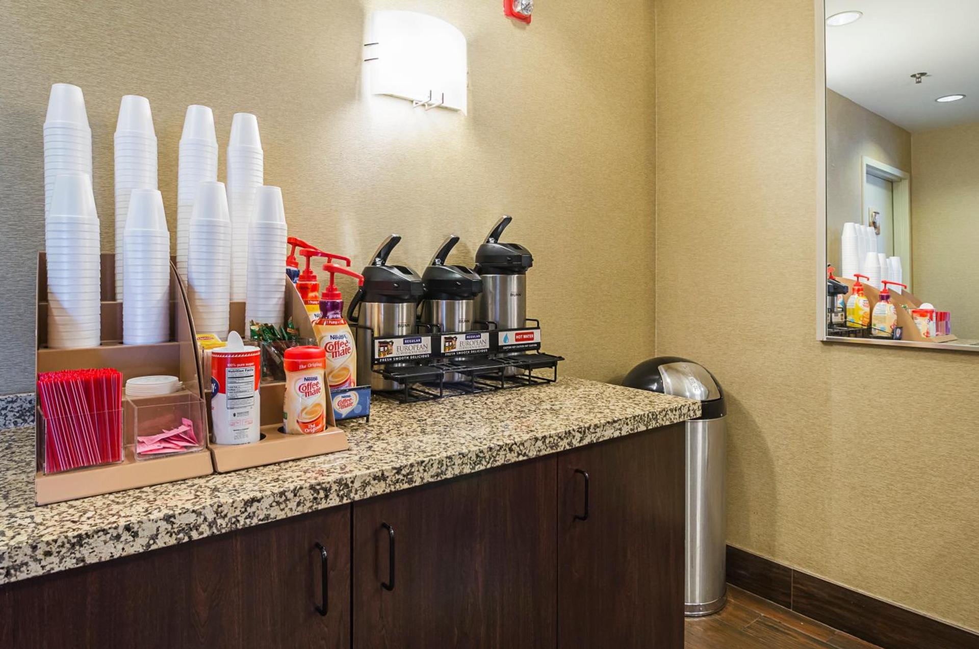Red Roof Inn PLUS + Phoenix West photo 10