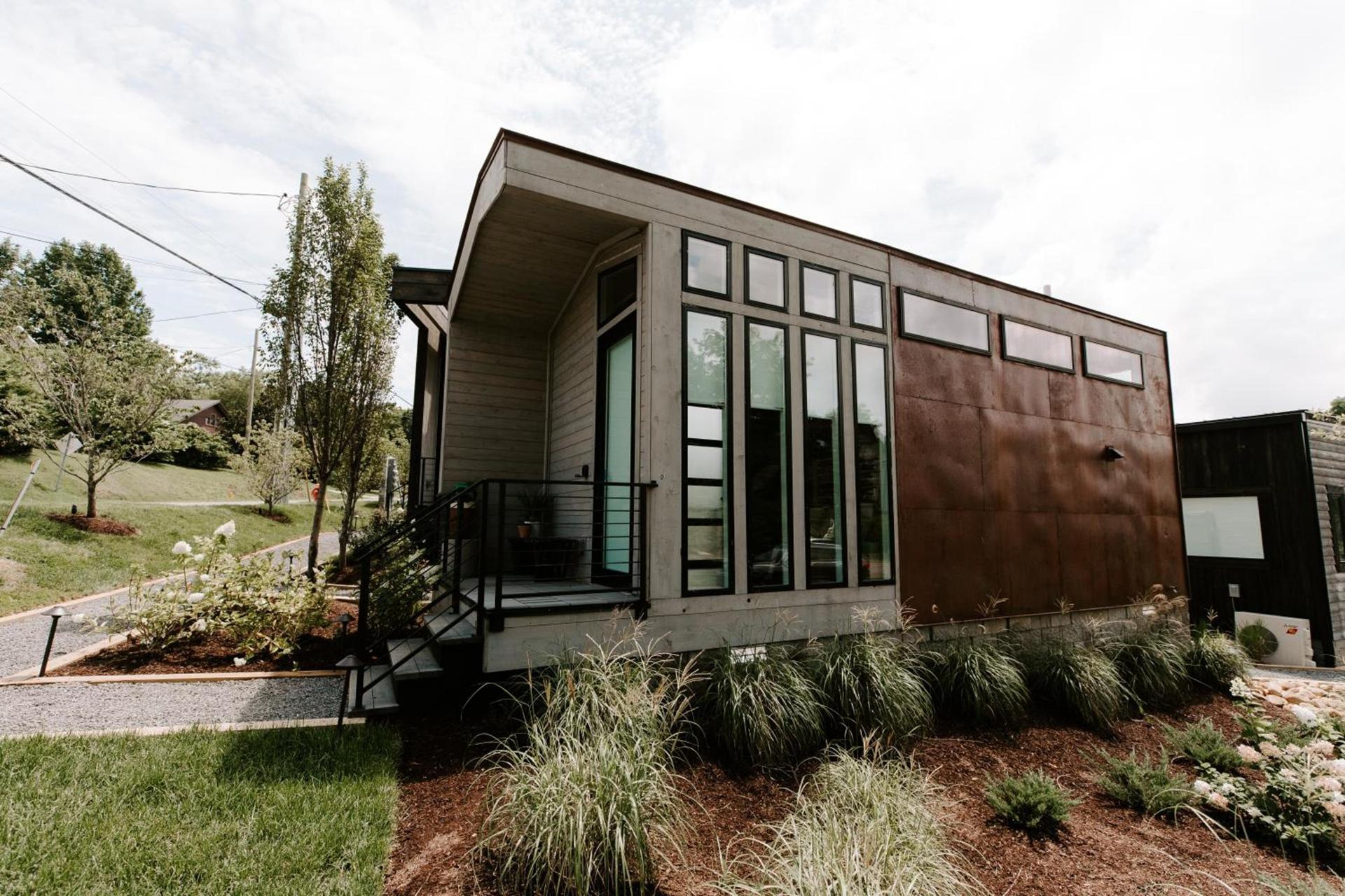 Ironwood Grove, Tiny House Hotel photo 70