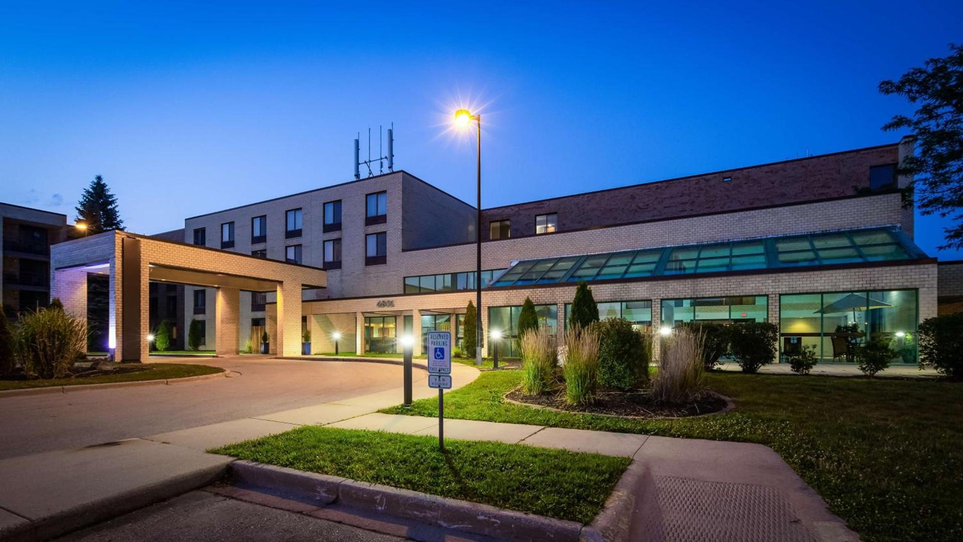 Best Western East Towne Suites photo 27