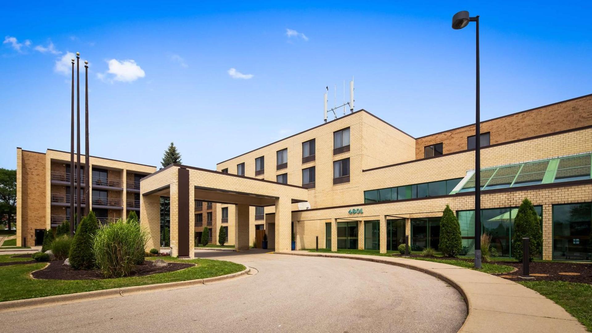 Best Western East Towne Suites photo 1