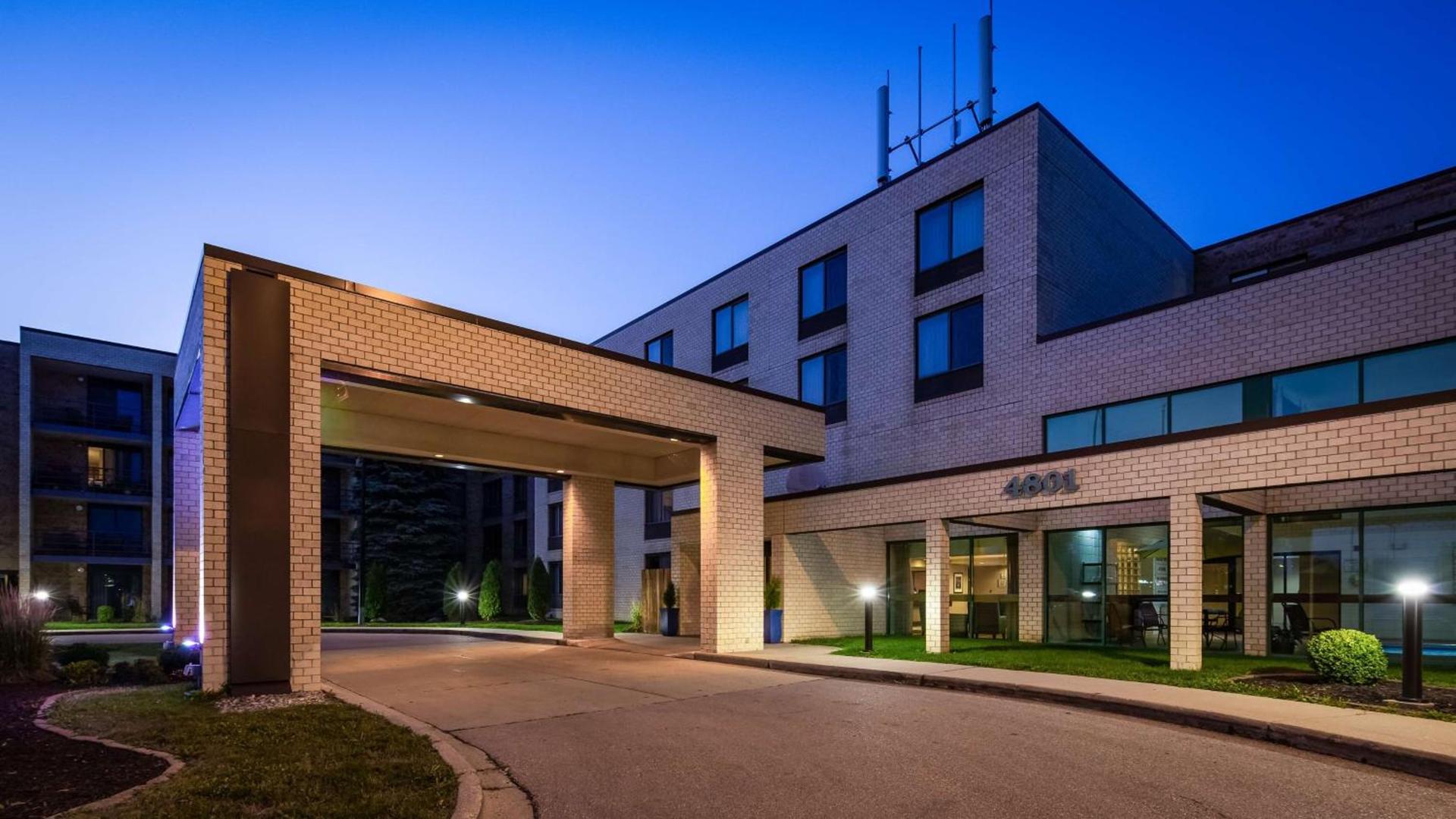 Best Western East Towne Suites photo 9
