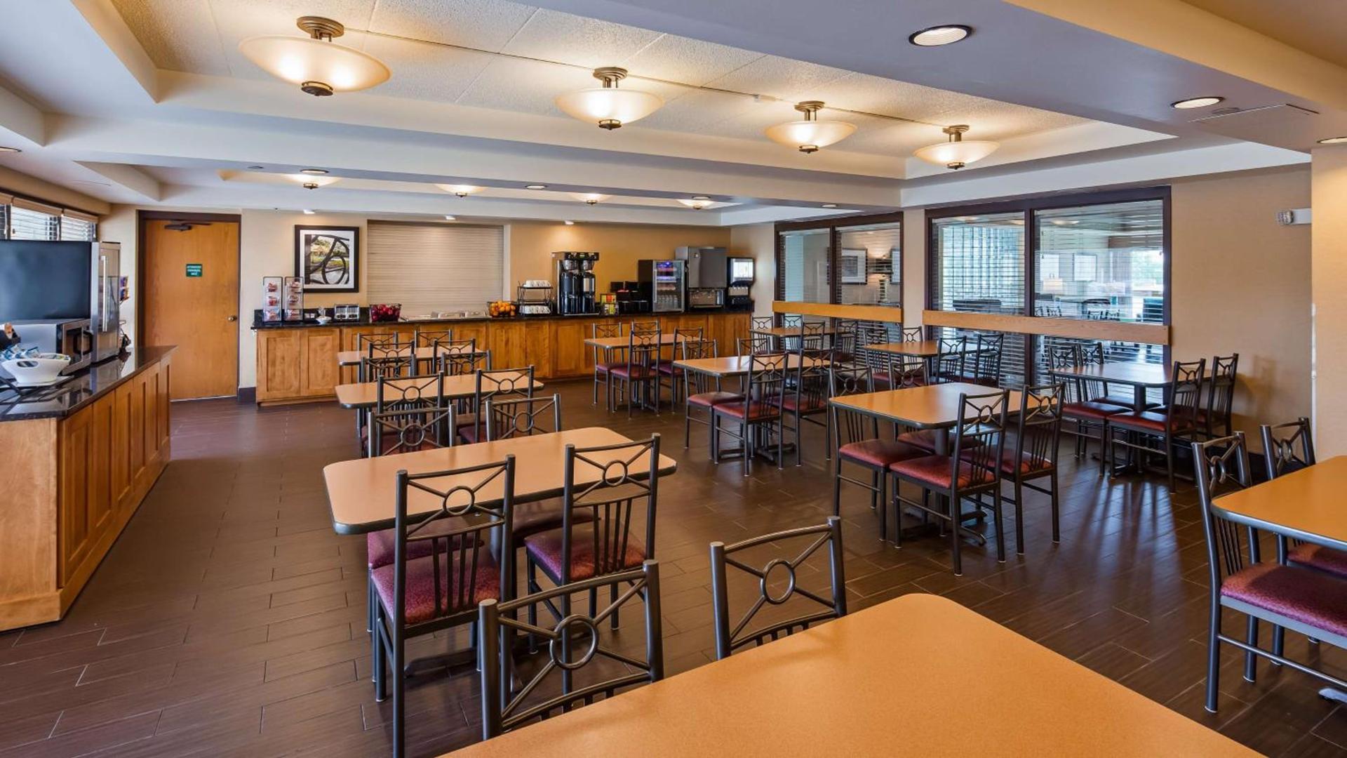 Best Western East Towne Suites photo 5