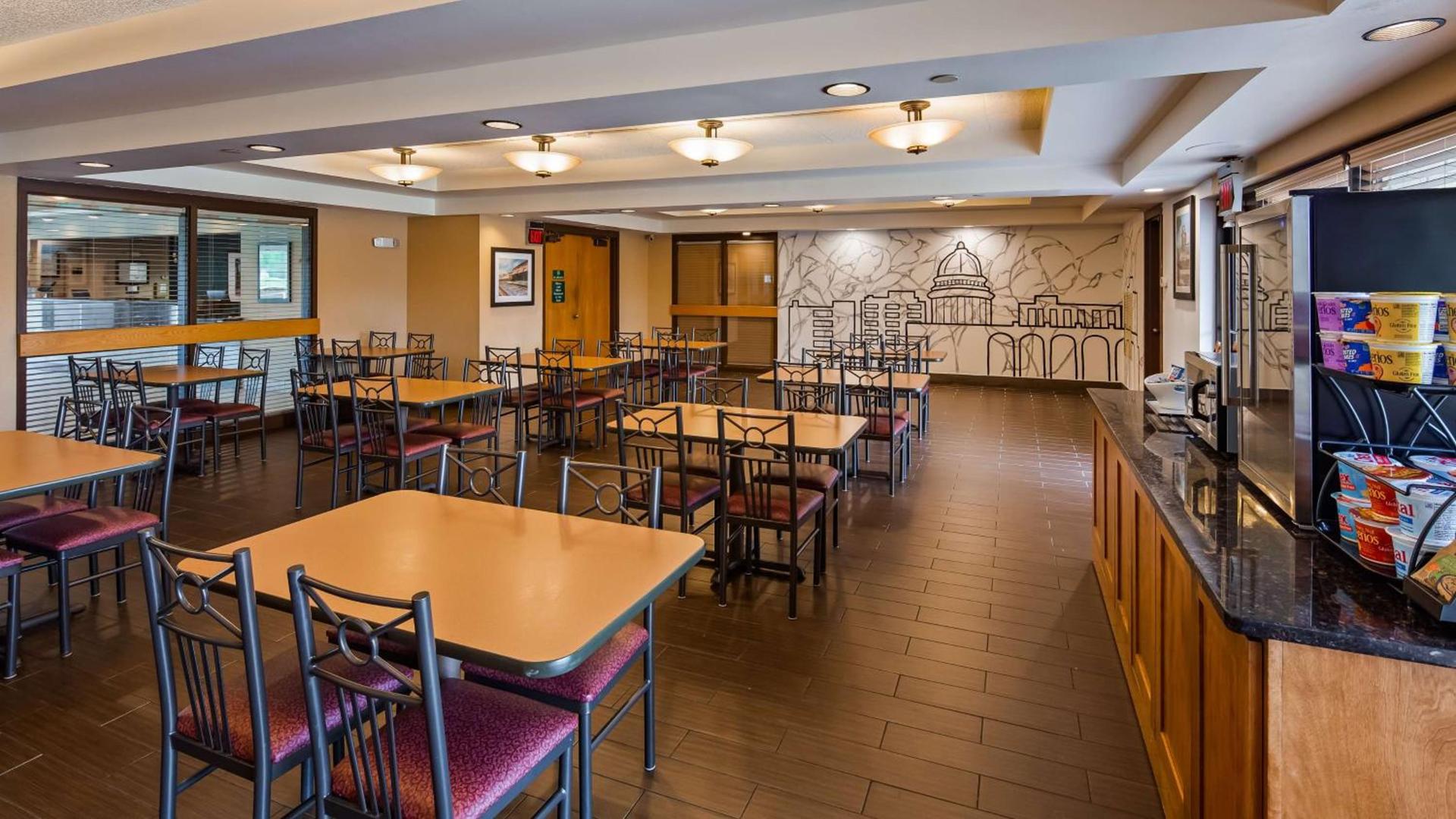 Best Western East Towne Suites photo 32
