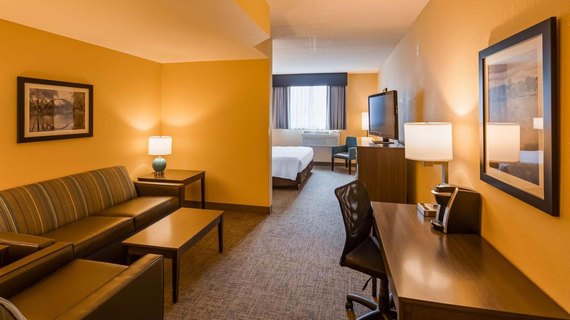 Best Western East Towne Suites photo 12