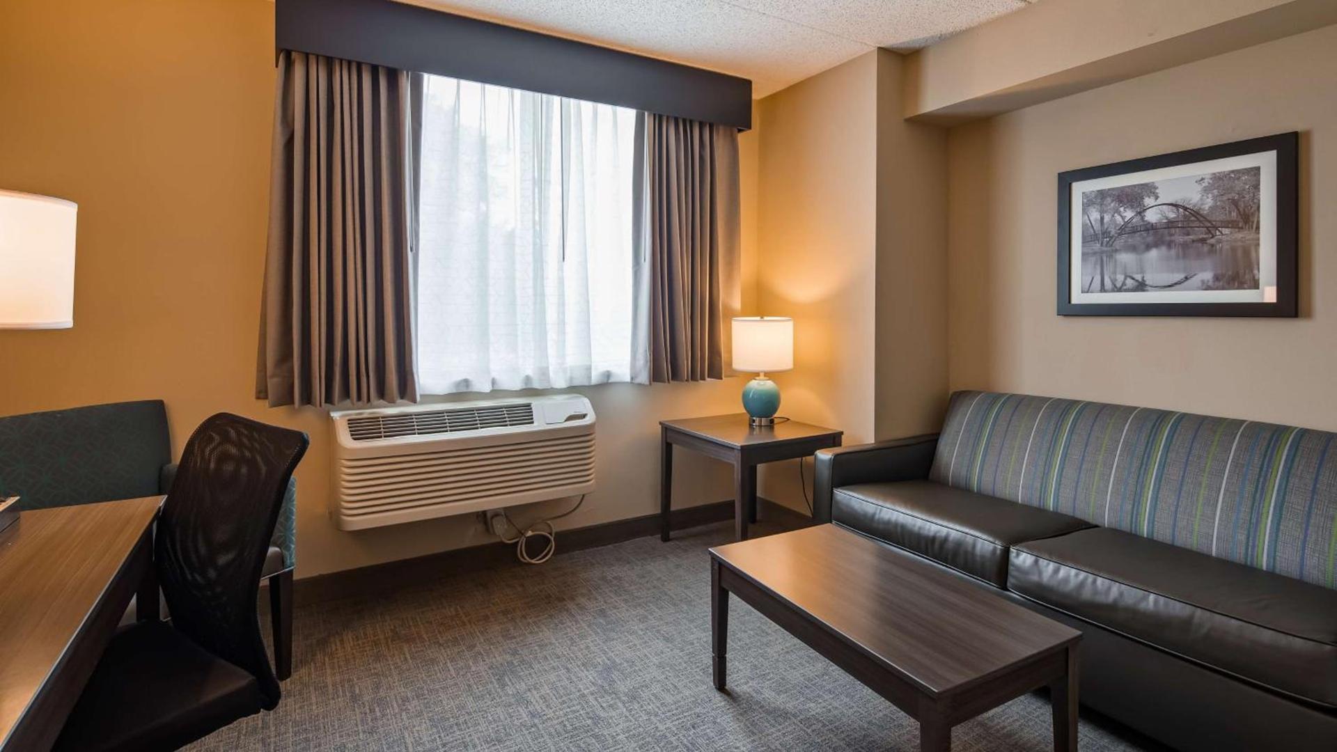 Best Western East Towne Suites photo 19