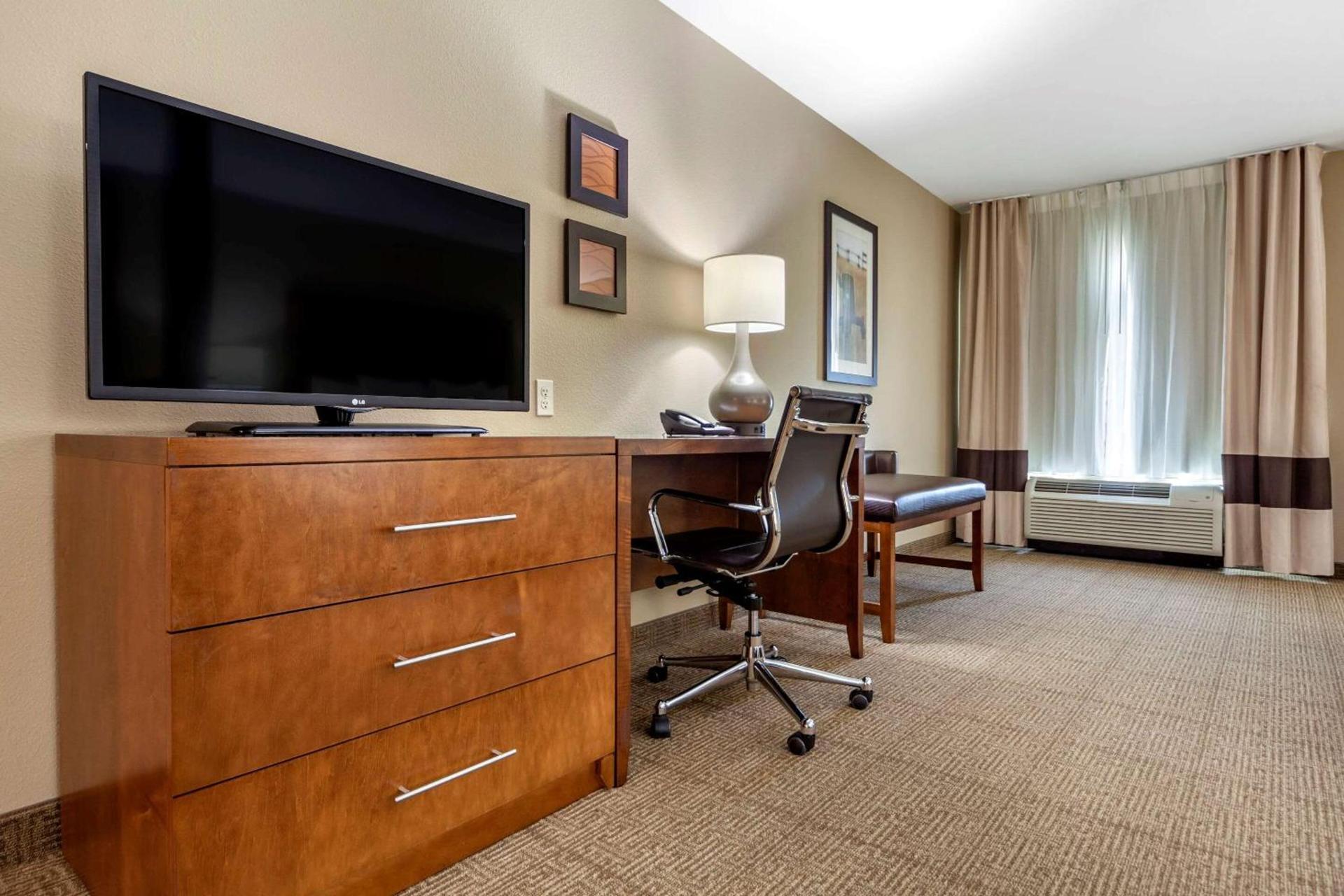 Comfort Inn & Suites Avera Southwest photo 19